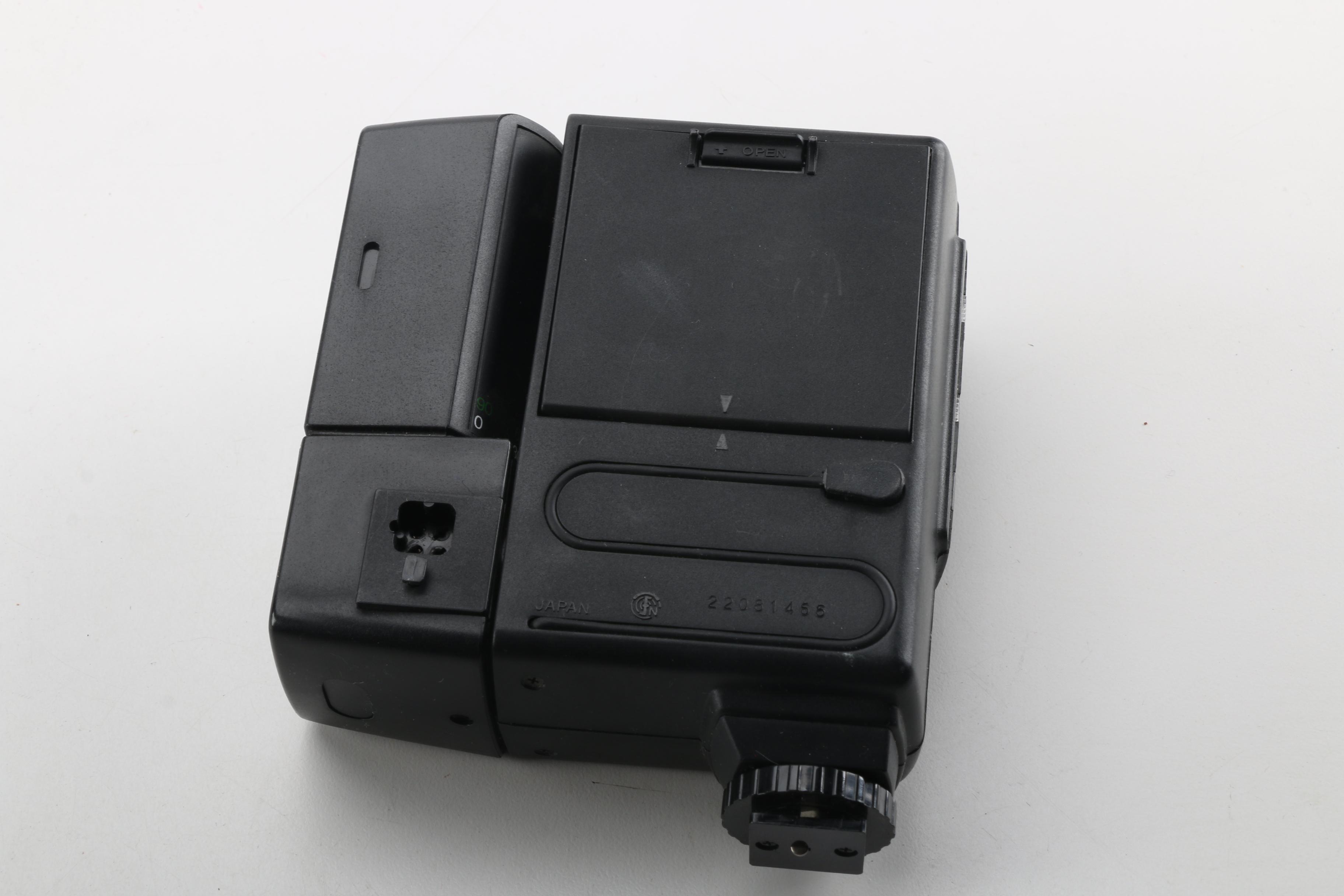 Mamiya/Sekor 500 DTL 35MM Film Camera with Sunpak 411 Thyristor Flash