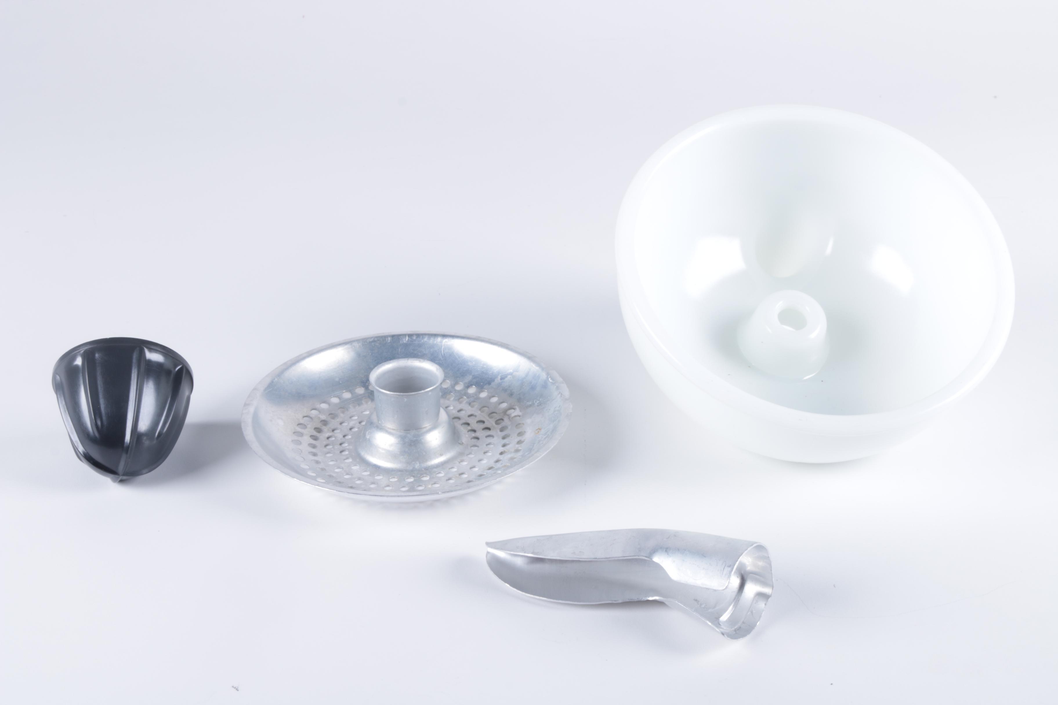 Hand Juicer with Strainer and Pour Spout