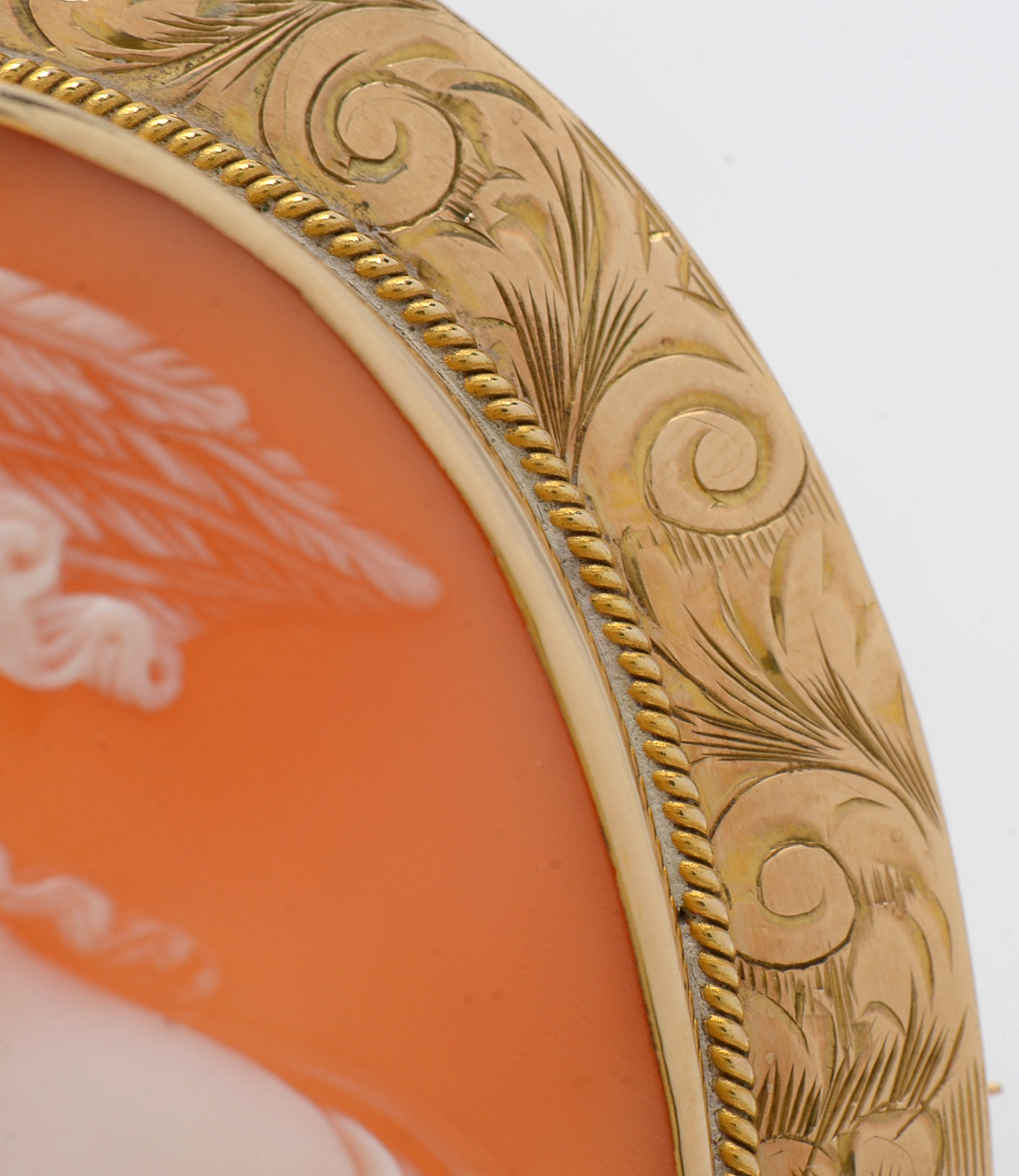 Antique 10K Yellow Gold Carved Helmet Shell Cameo Pendant Brooch