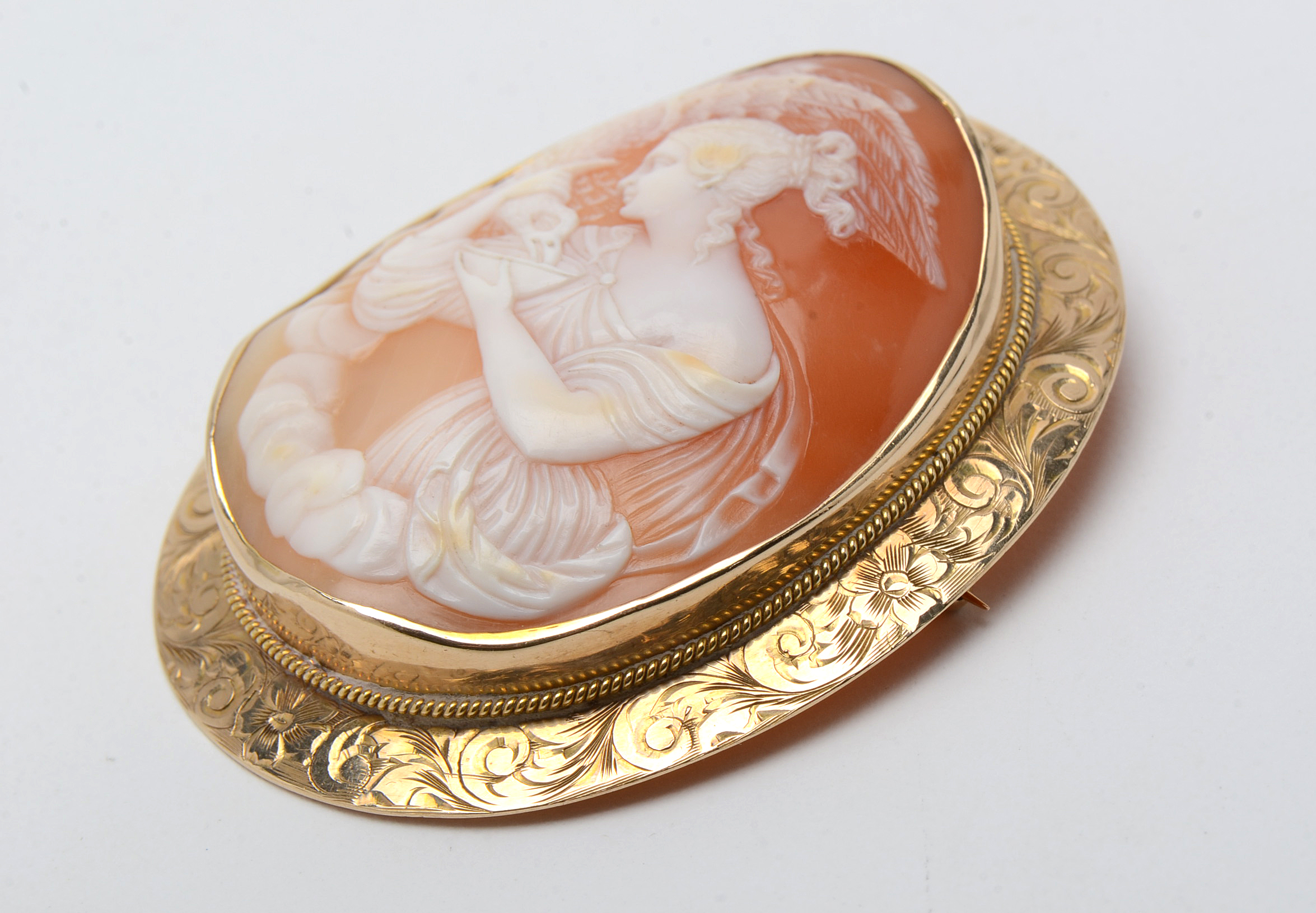 Antique 10K Yellow Gold Carved Helmet Shell Cameo Pendant Brooch