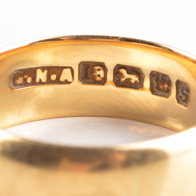 1953 British 18K Yellow Gold Band
