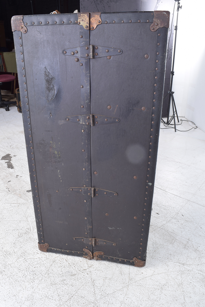 Vintage Wardrobe Steamer Trunk with Hangers