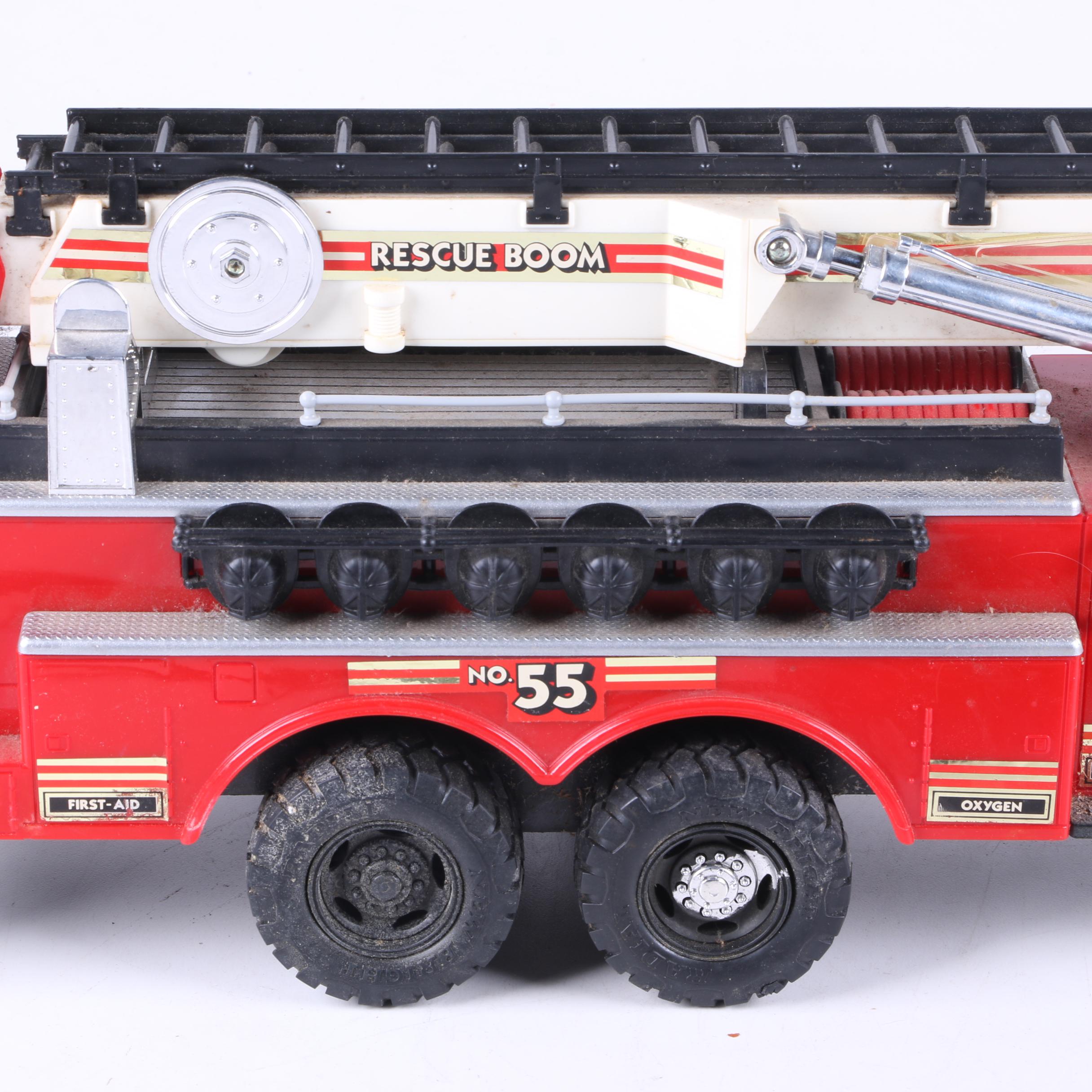 1988 New Bright Remote Control Fire Engine