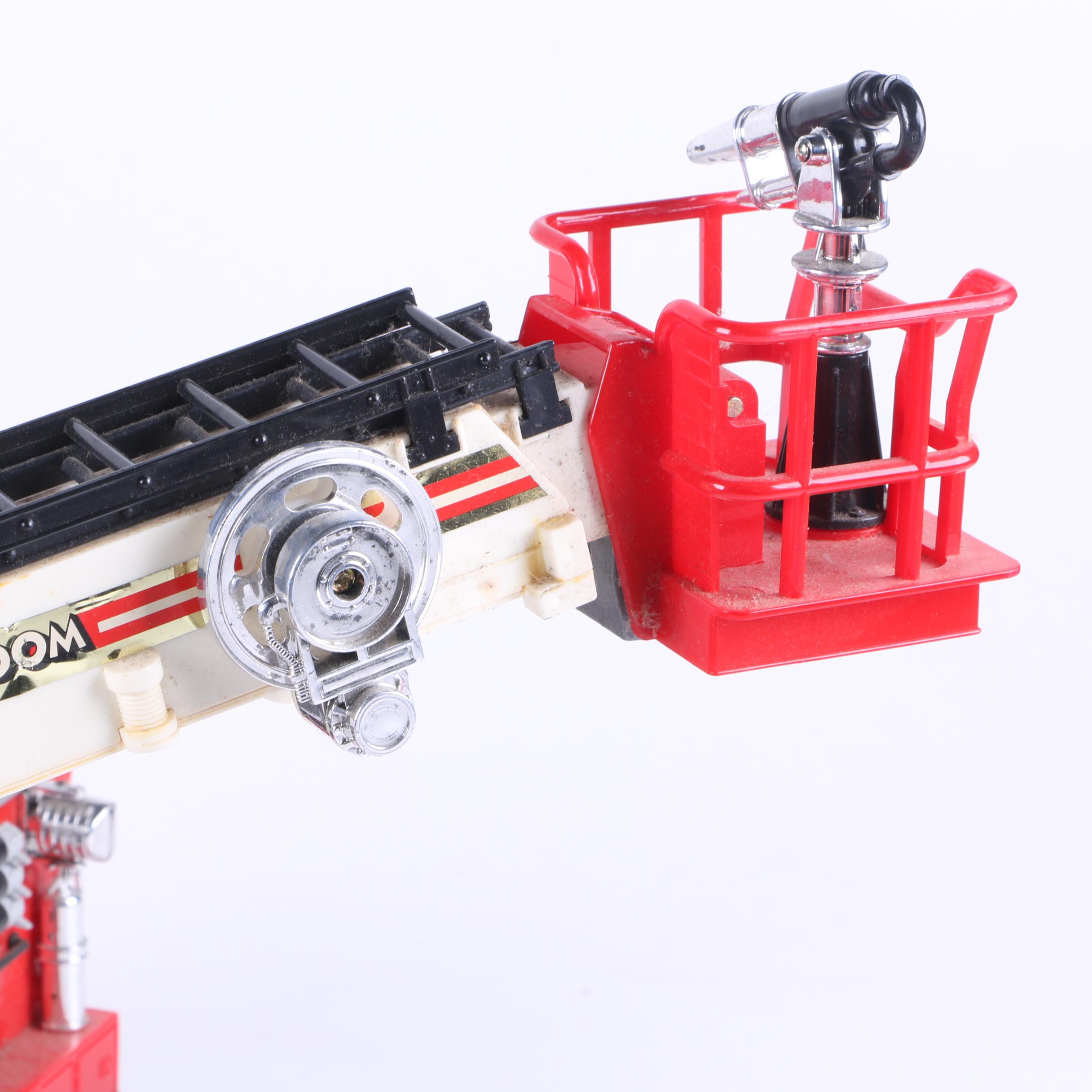 1988 New Bright Remote Control Fire Engine