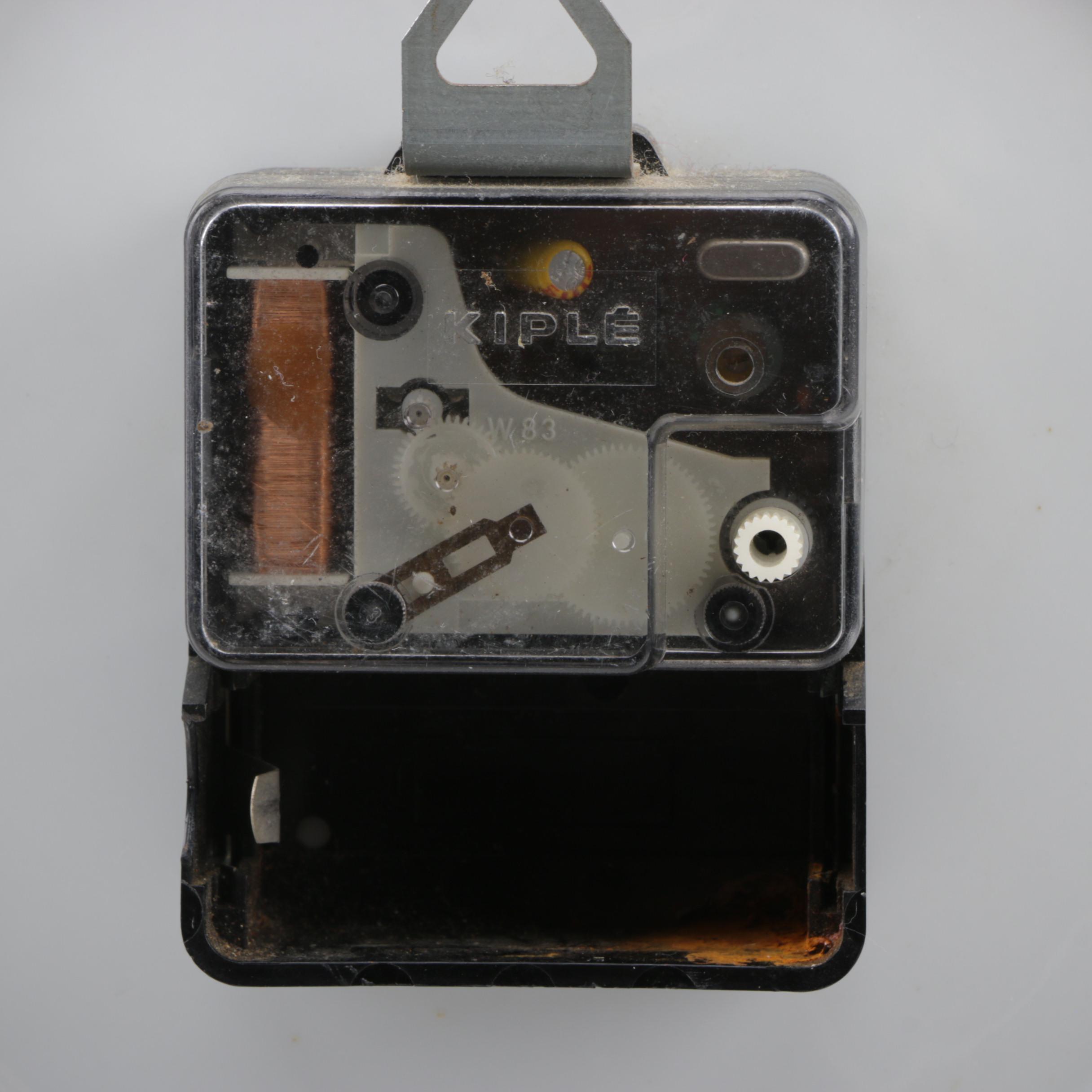 Porcelain Plate Wall Clock