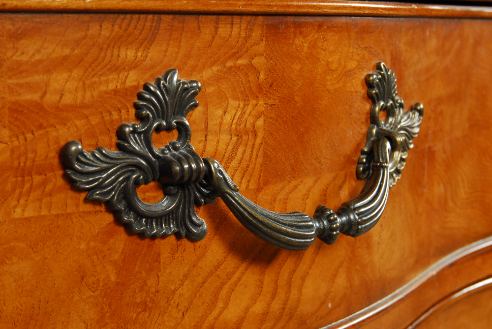 Contemporary Wooden Chest of Drawers