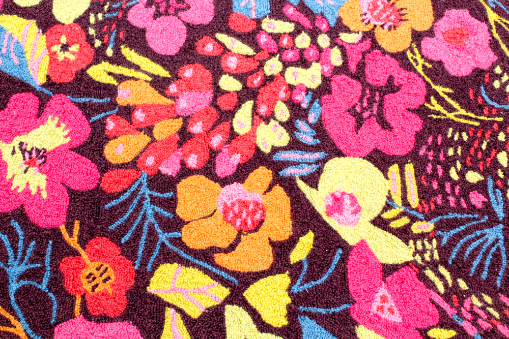 Hooked Contemporary Floral Area Rug