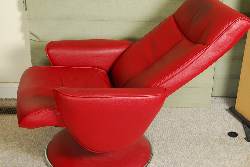 Contemporary Lounge Chair with Ottoman by American Signature