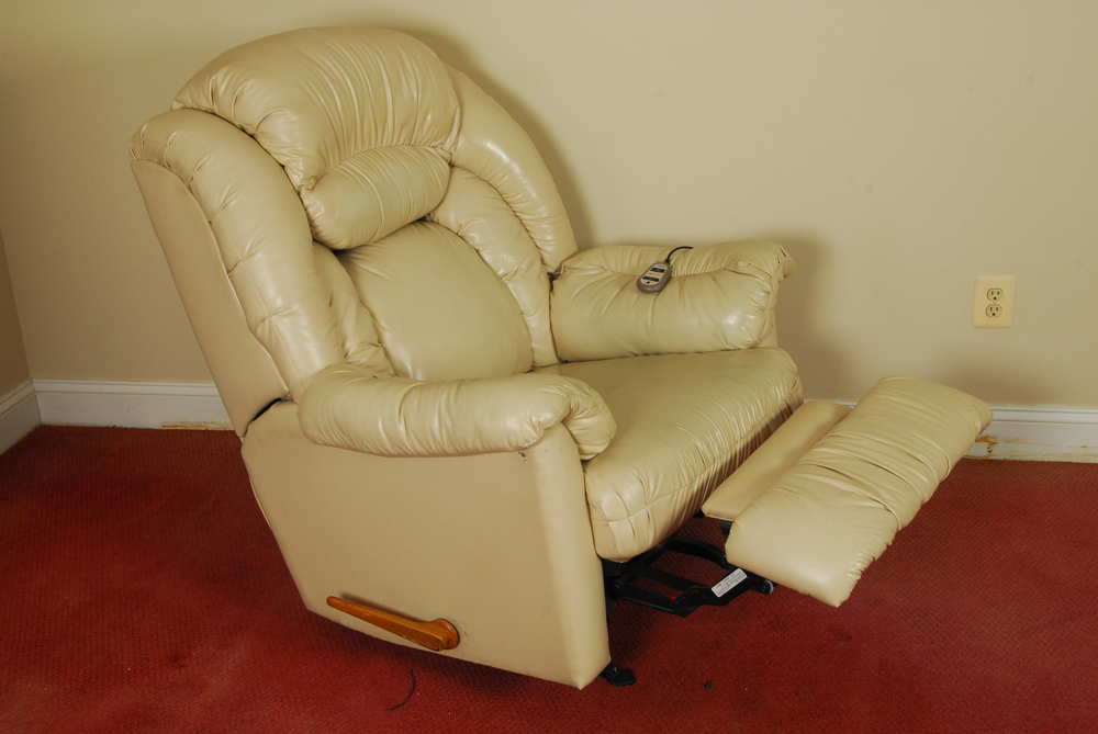 Faux Ivory Leather Stratolounger Recliner
