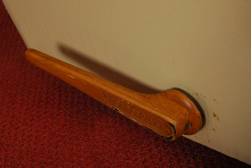 Faux Ivory Leather Stratolounger Recliner