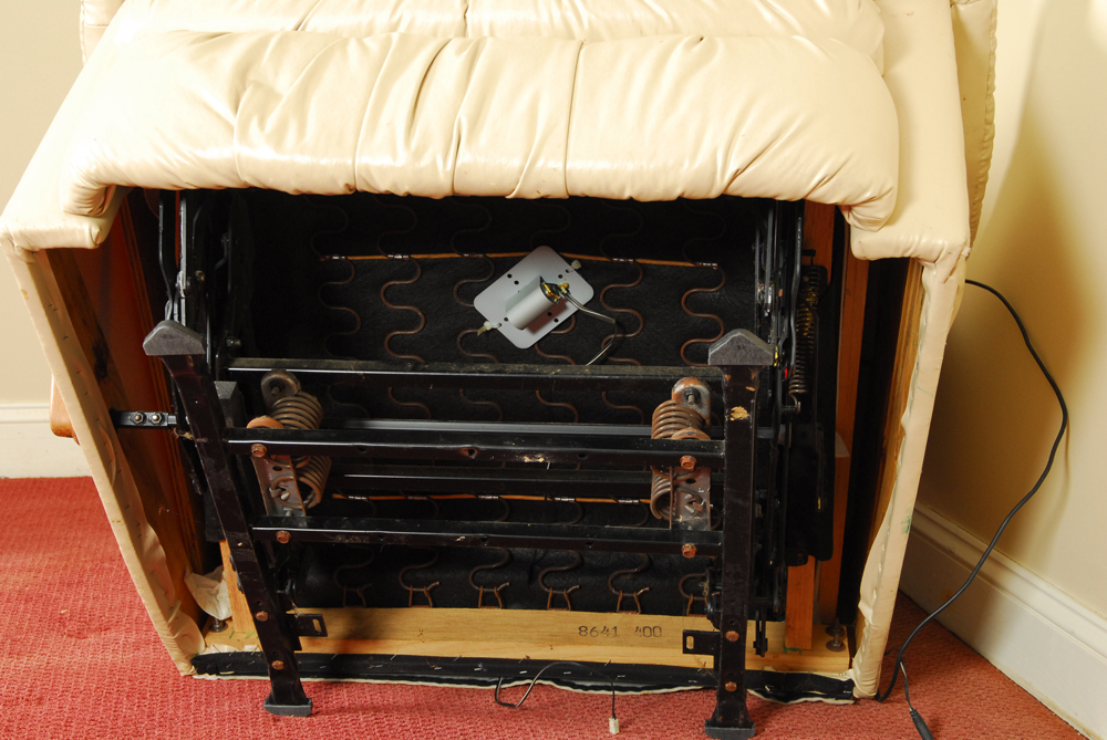 Faux Ivory Leather Stratolounger Recliner