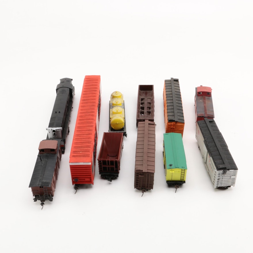 Assorted HO Scale Train Cars Including Athearn