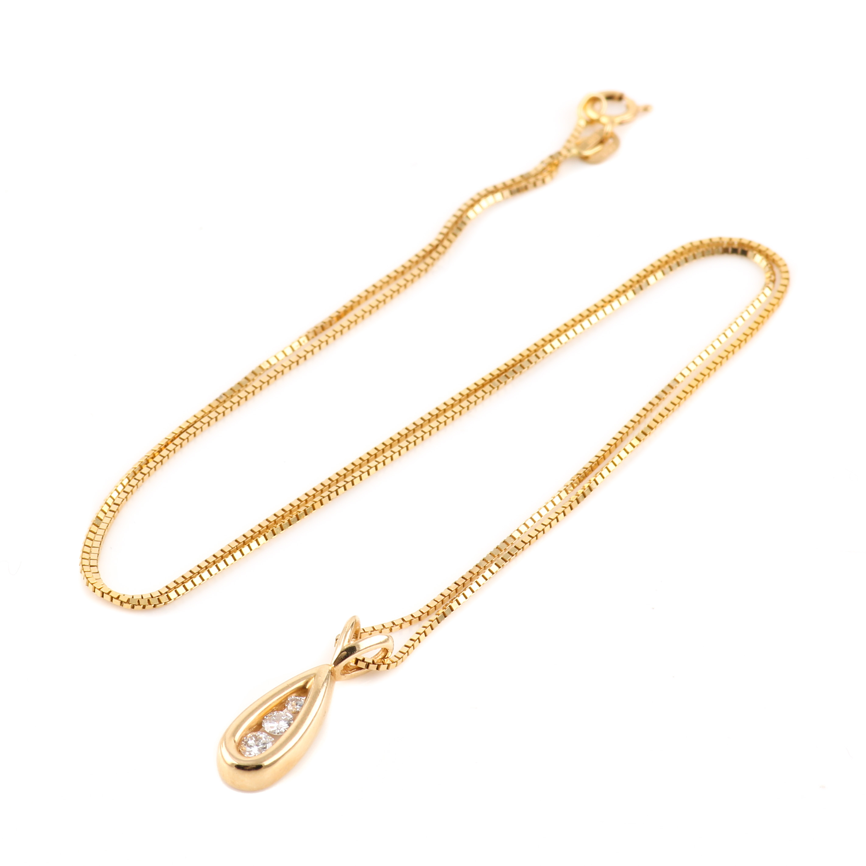 14K Yellow Gold Diamond Pendant Necklace