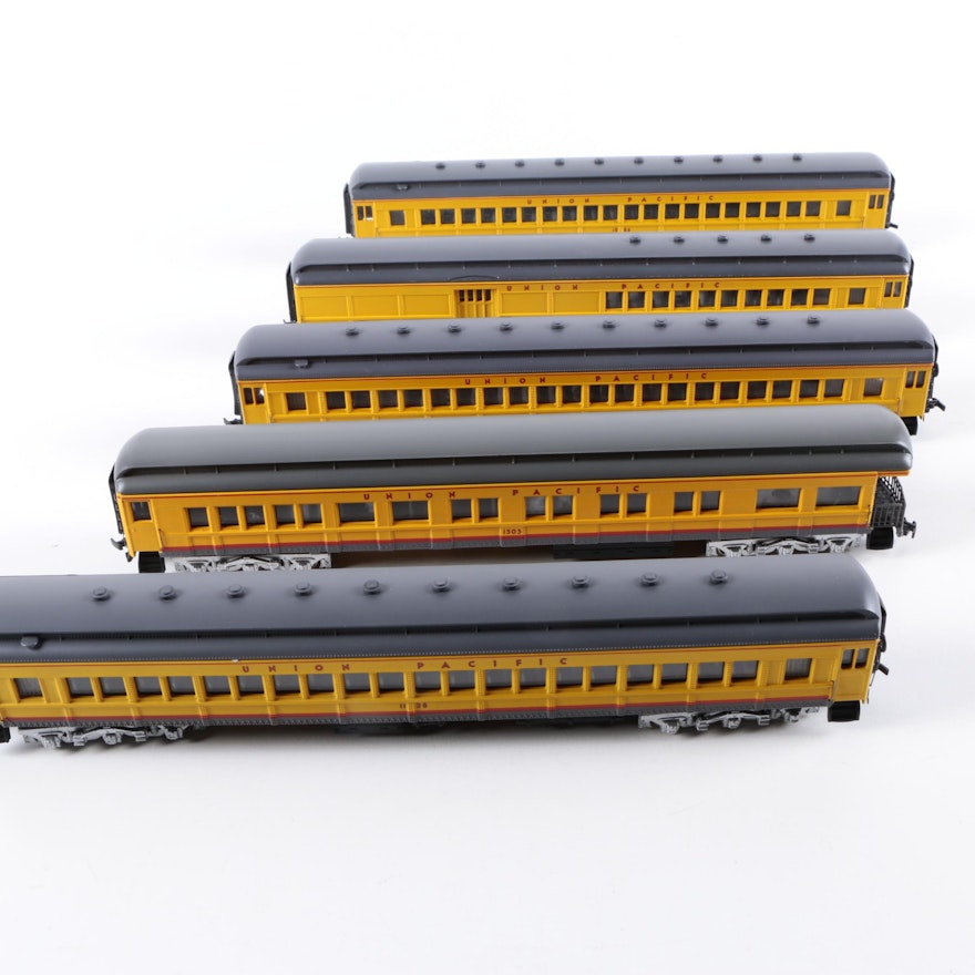 Bachmann "Spectrum" HO Scale Union Pacific Passenger Trains