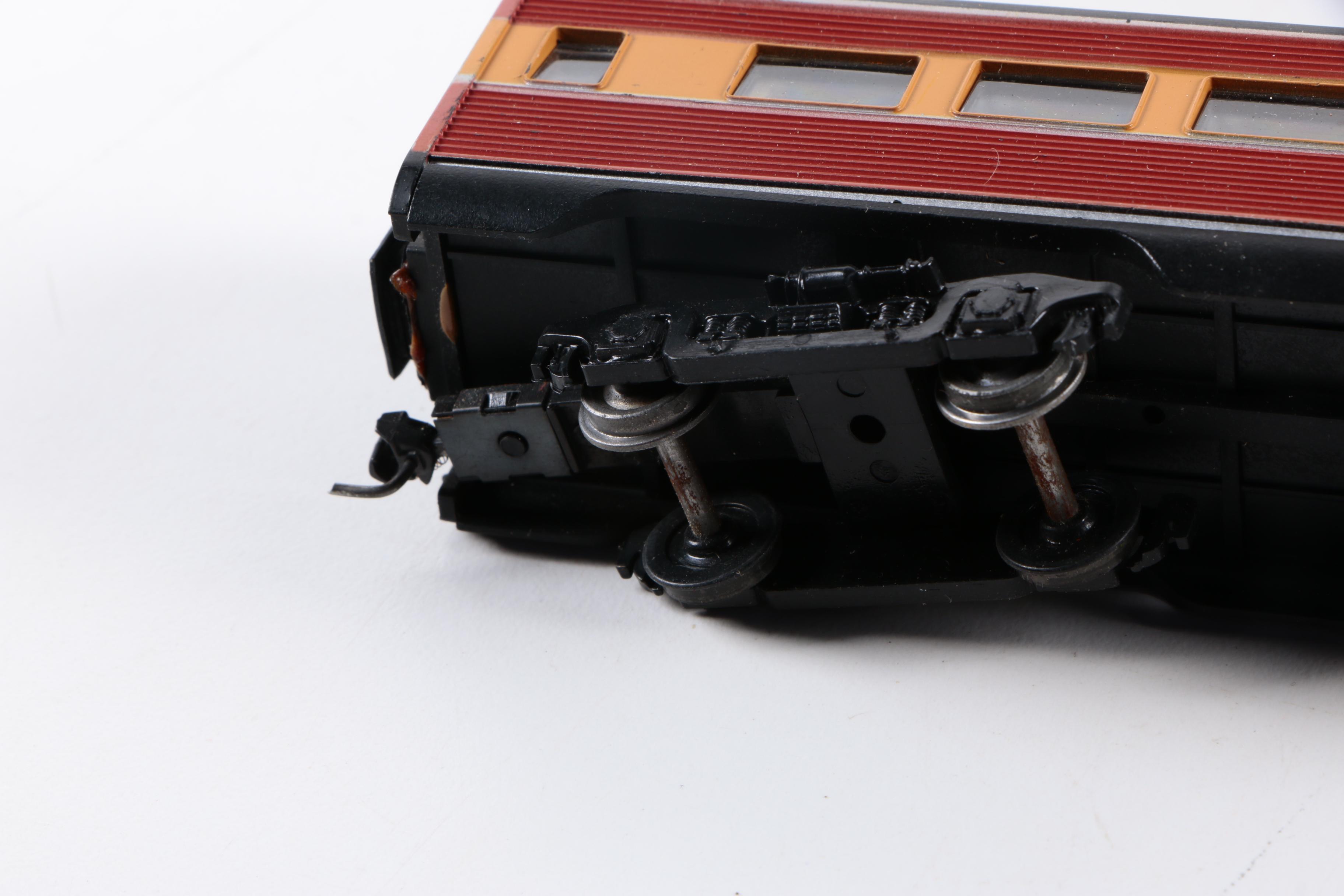 Lionel Southern Pacific "Daylight" Madison Passenger Cars