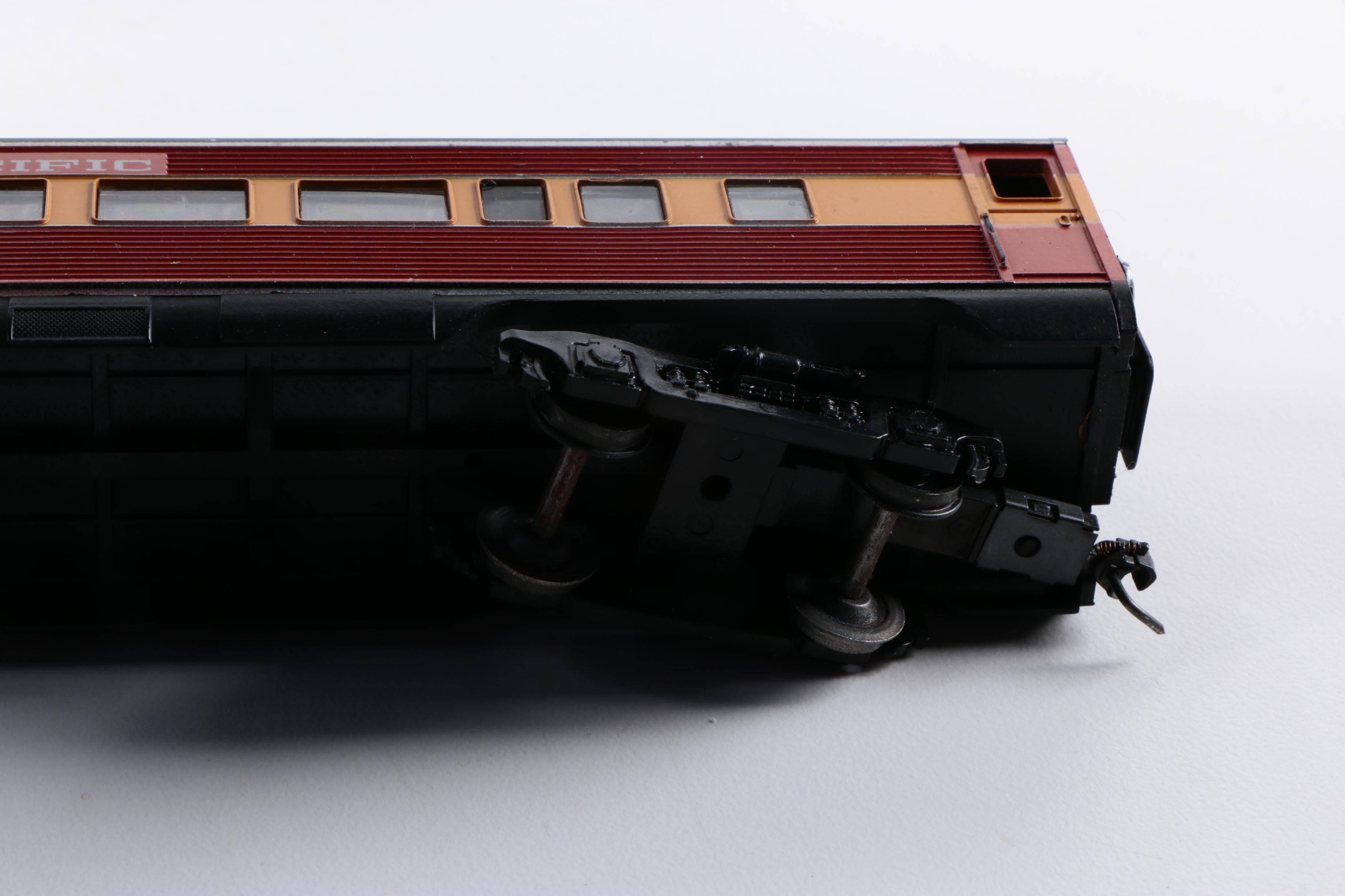 Lionel Southern Pacific "Daylight" Madison Passenger Cars