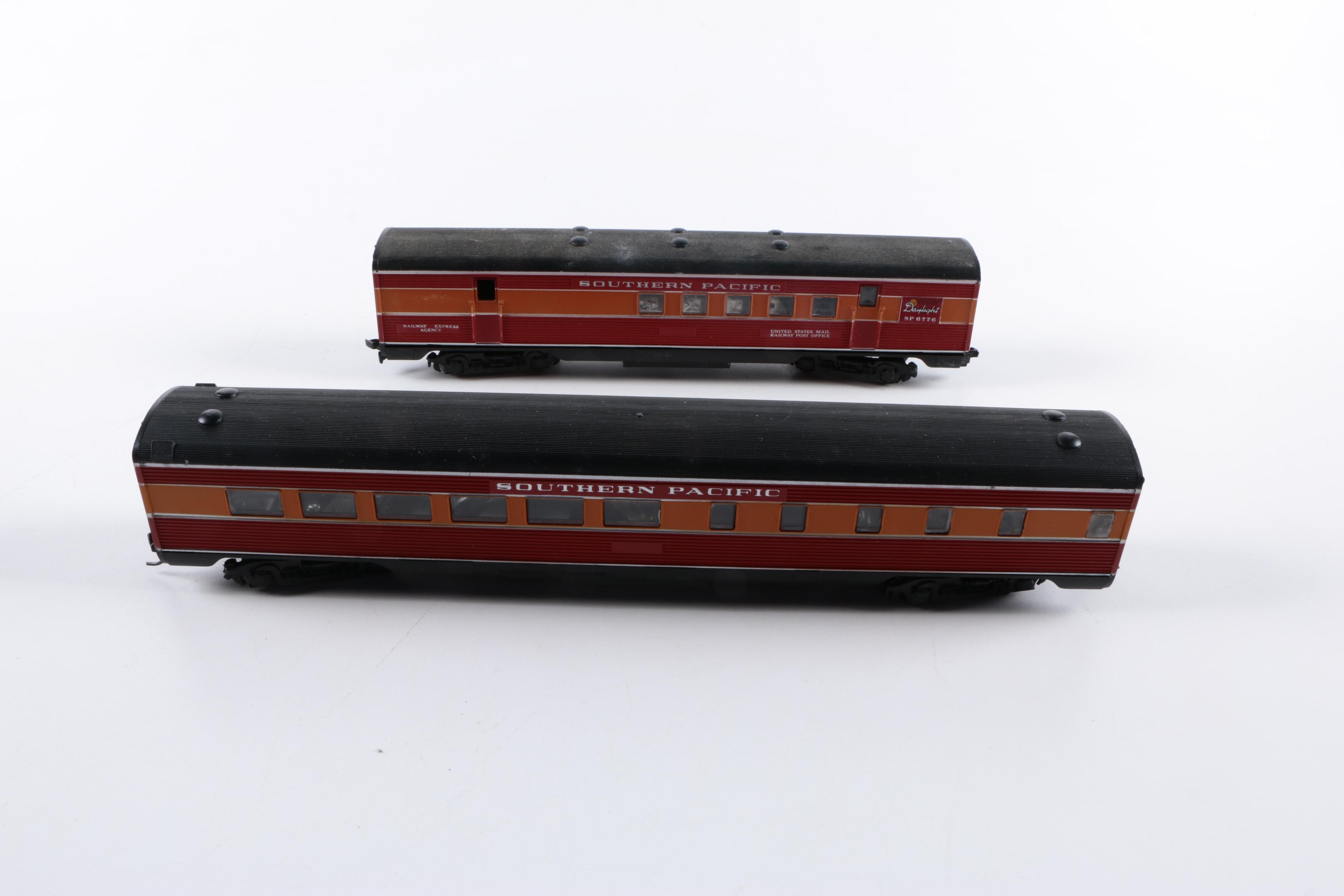 Lionel Southern Pacific "Daylight" Madison Passenger Cars