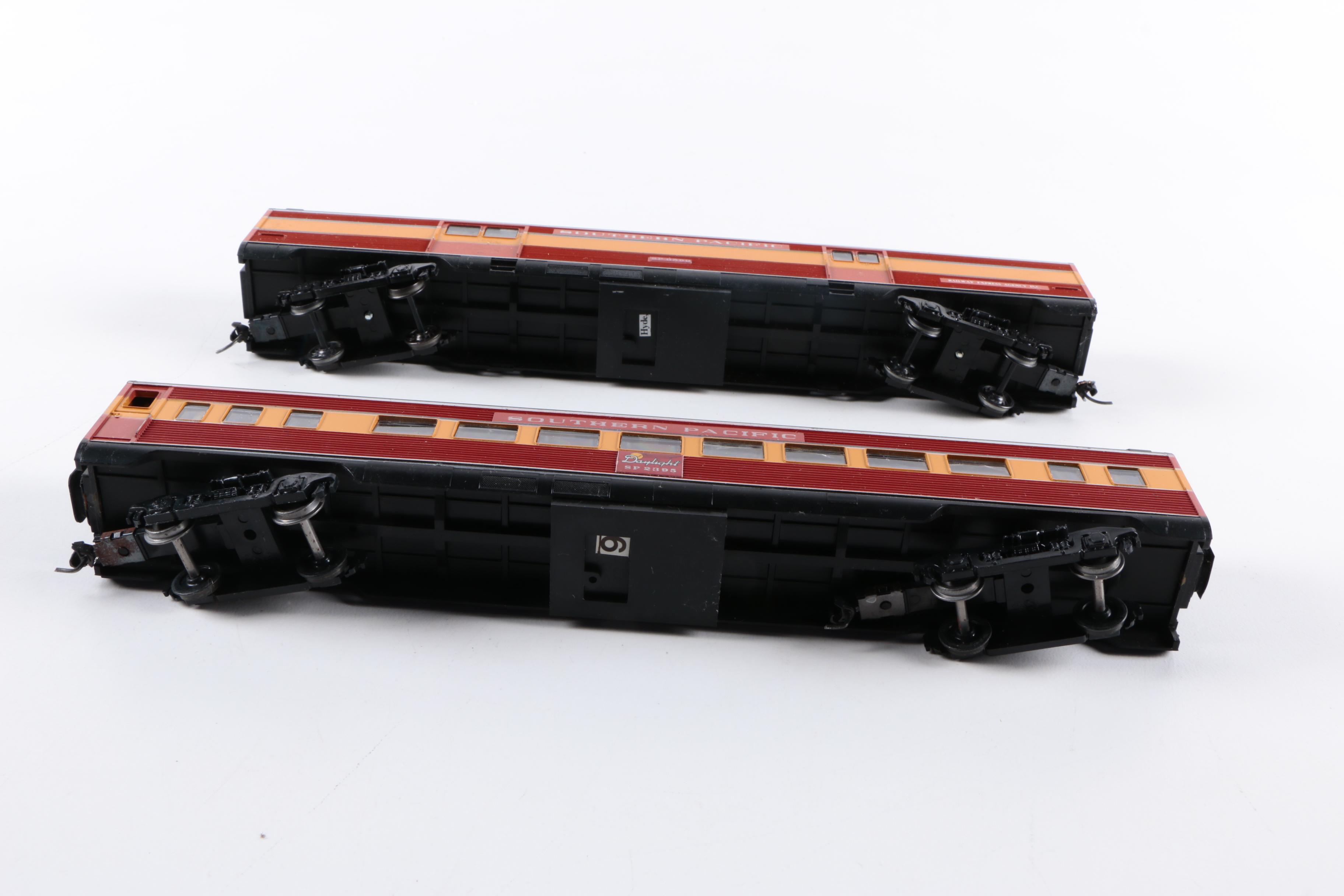 Lionel Southern Pacific "Daylight" Madison Passenger Cars