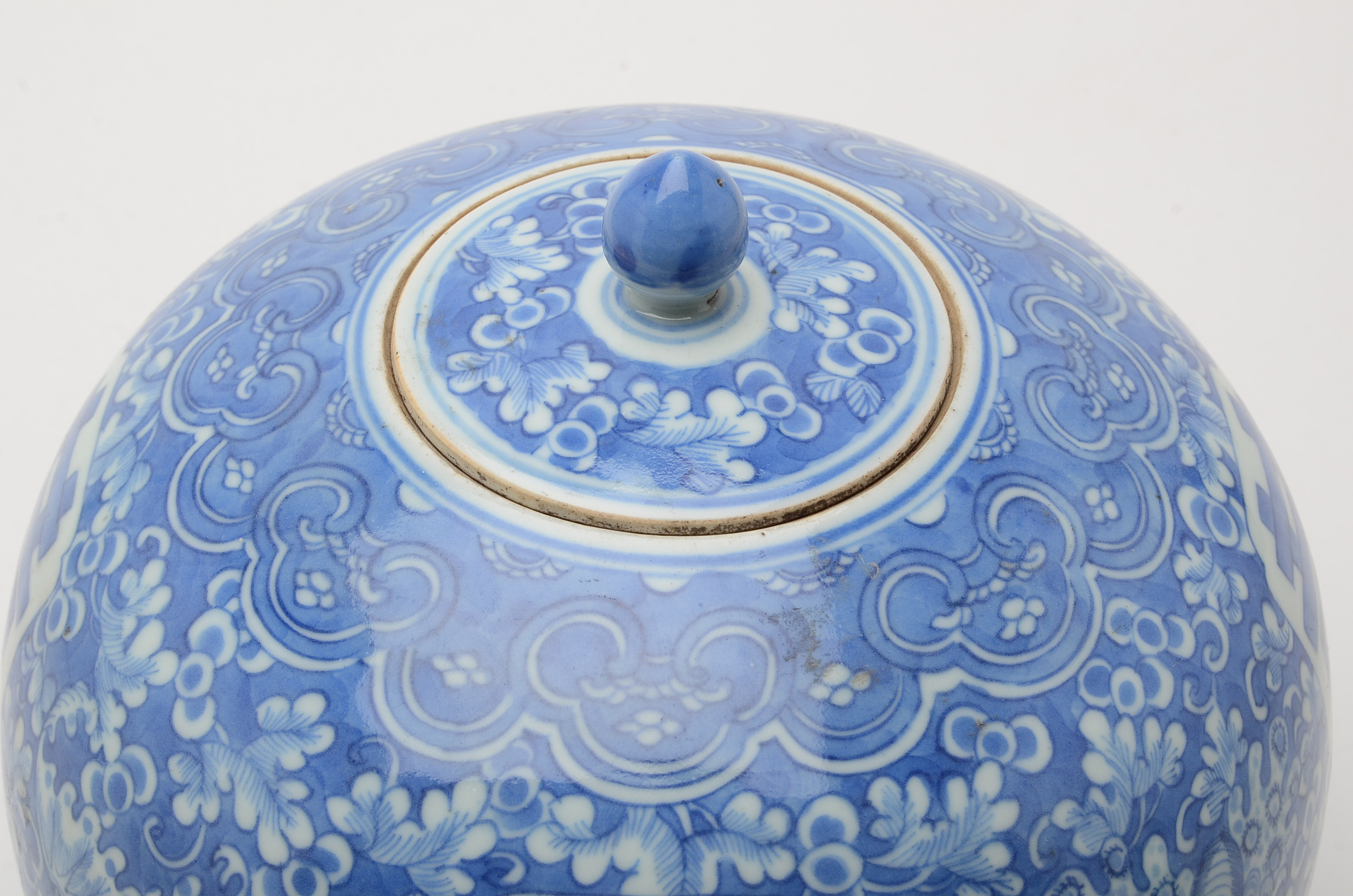 Qing Dynasty Blue and White Porcelain Covered Jar