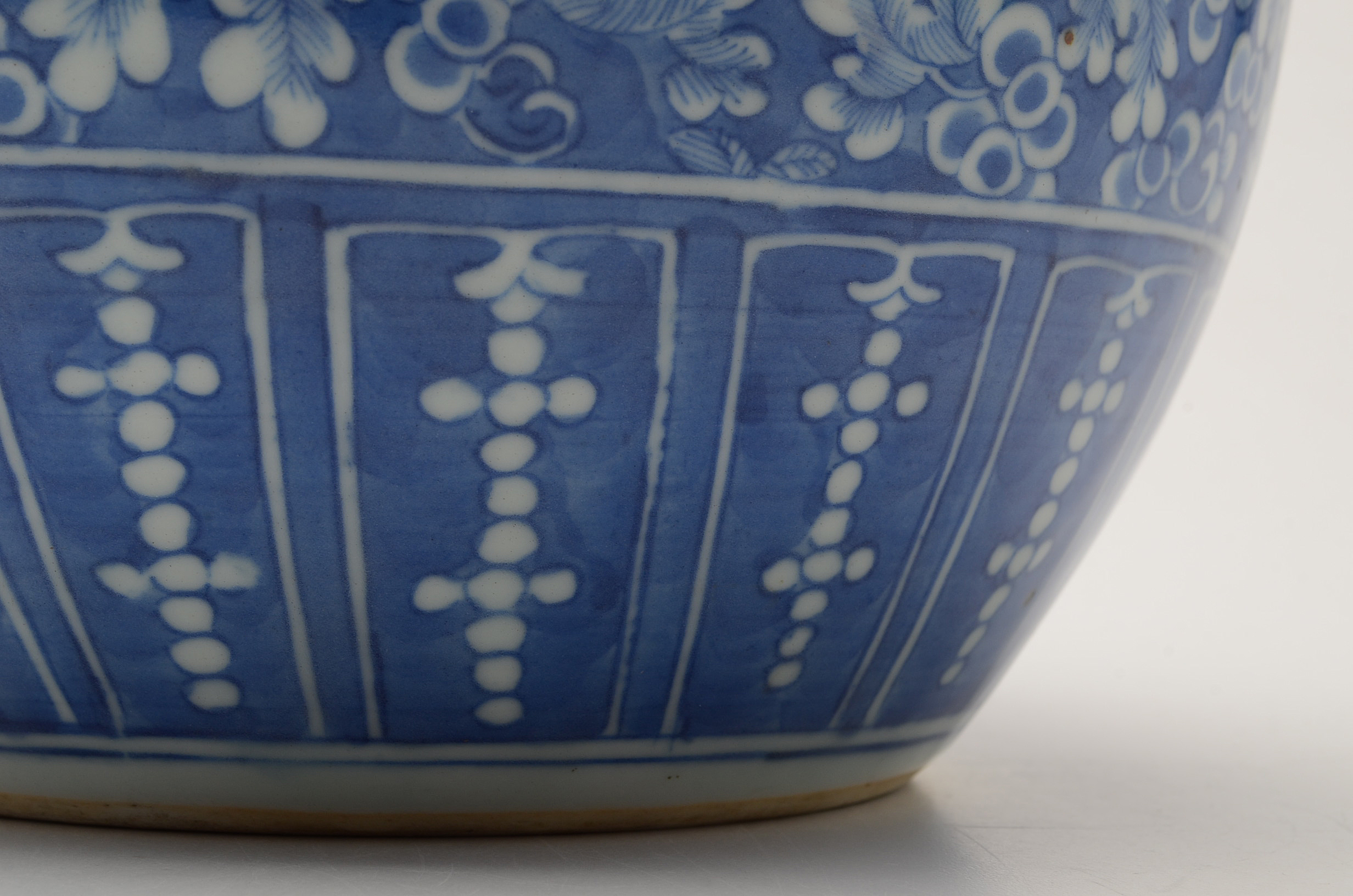 Qing Dynasty Blue and White Porcelain Covered Jar
