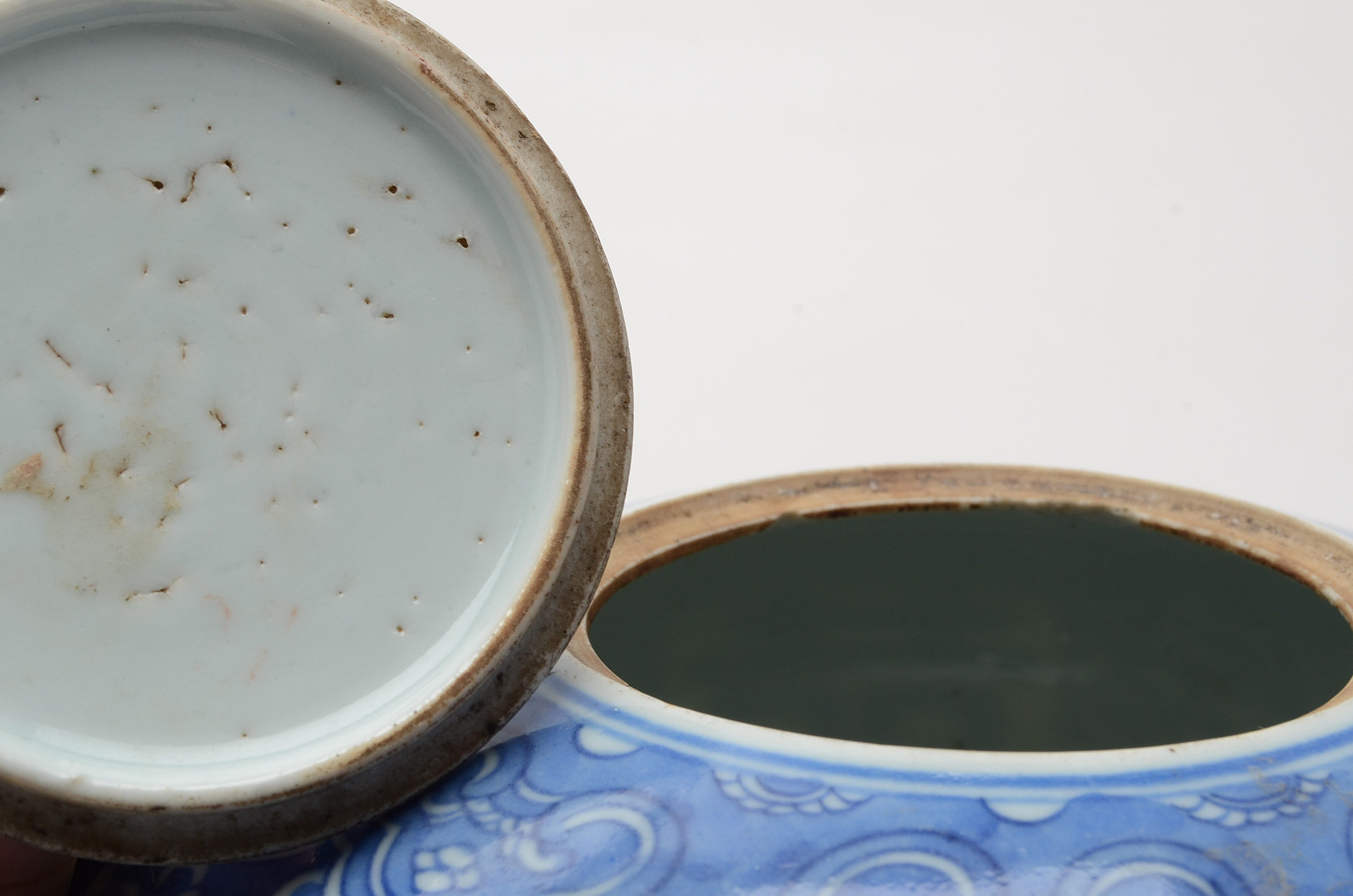 Qing Dynasty Blue and White Porcelain Covered Jar