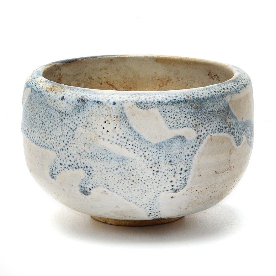 Japanese Early Meiji Period (1870's) aku Style Tea Bowl in Cream and Blue Glaze