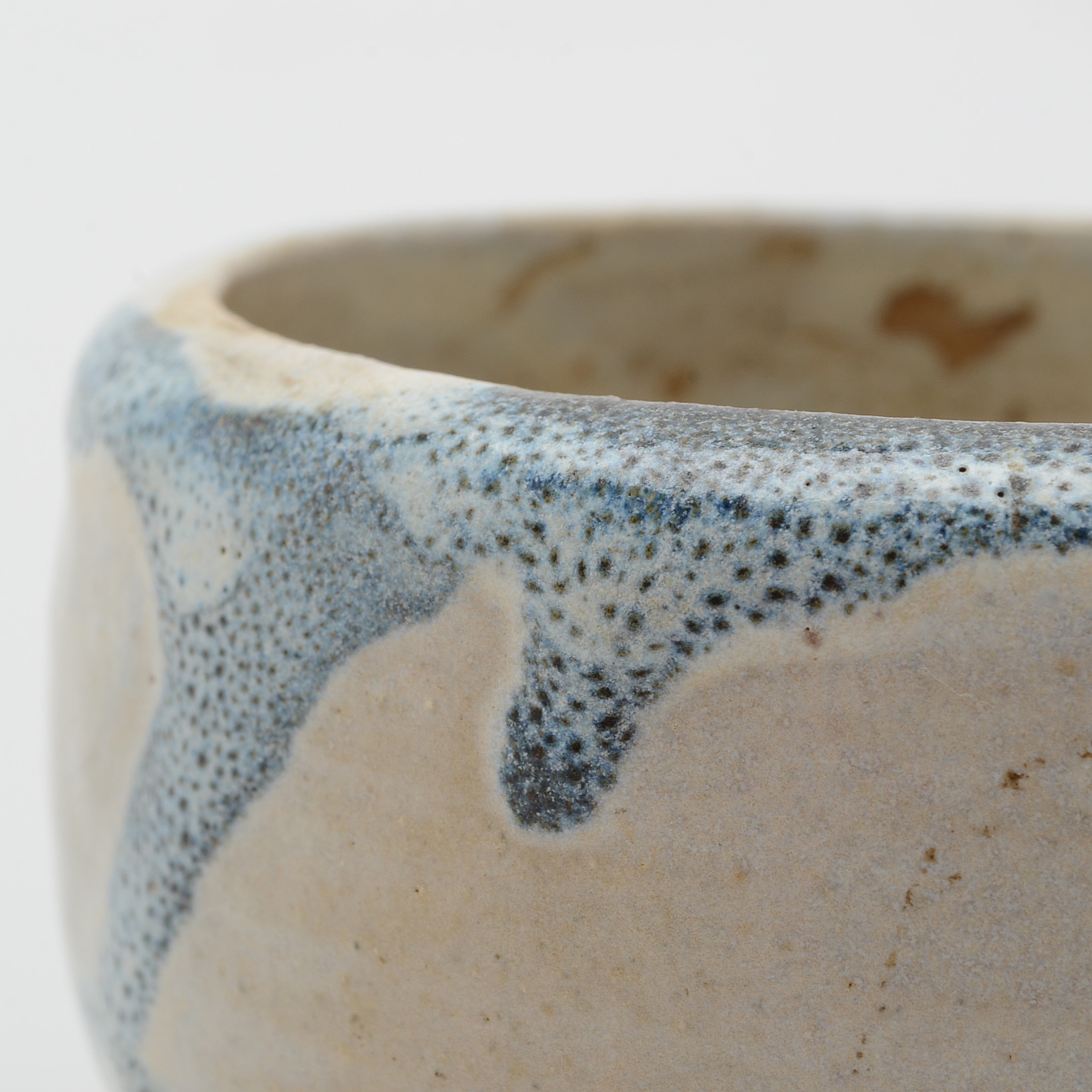 Japanese Early Meiji Period (1870's) aku Style Tea Bowl in Cream and Blue Glaze