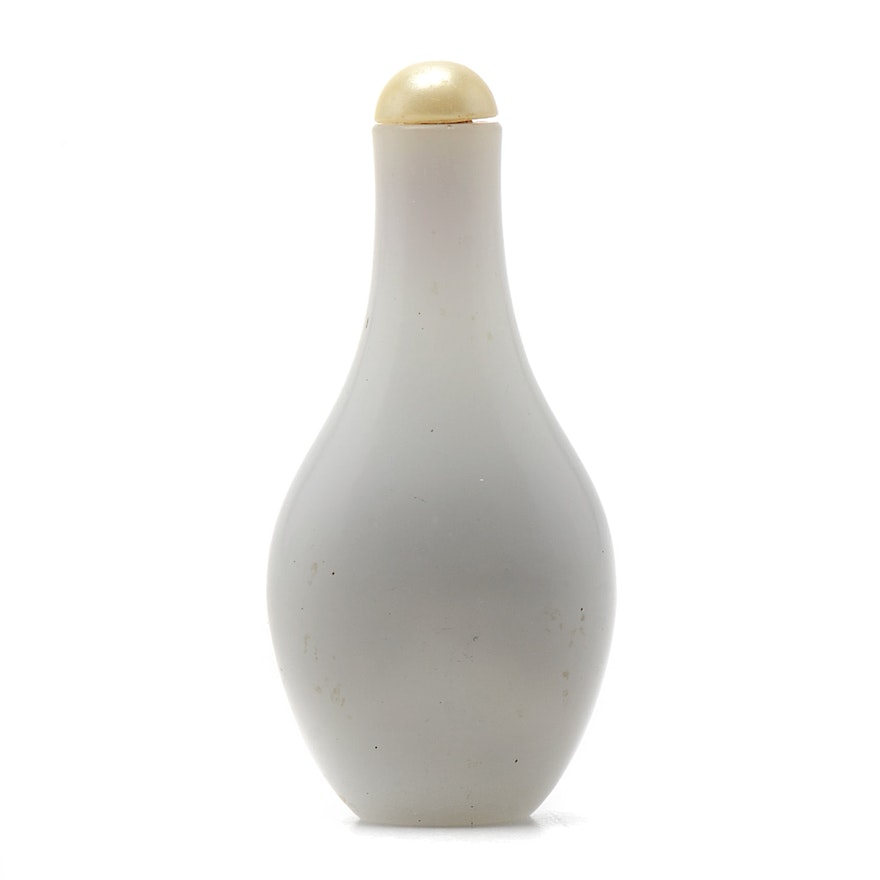 Qing Dynasty Chinese Peking White Glass Snuff Bottle
