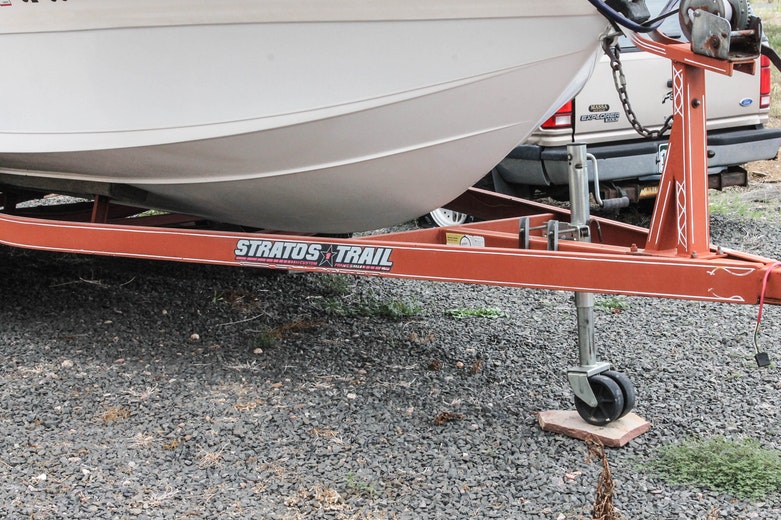 Stratos 2000-XLS Motorized Boat and Trailer