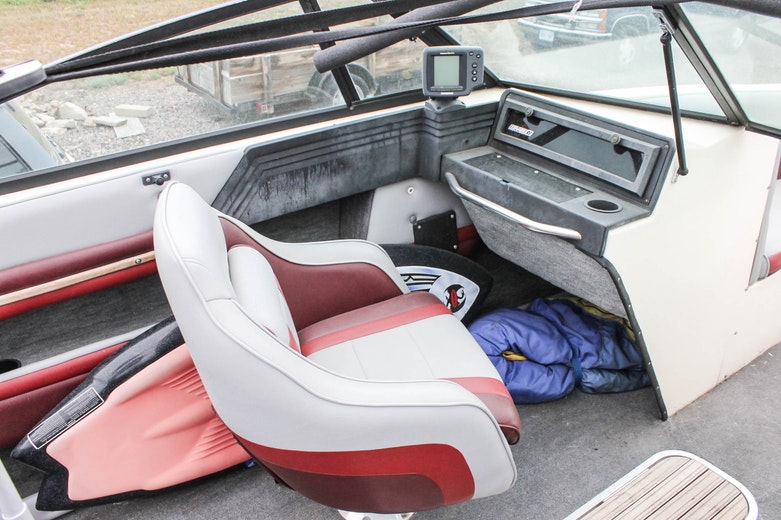 Stratos 2000-XLS Motorized Boat and Trailer