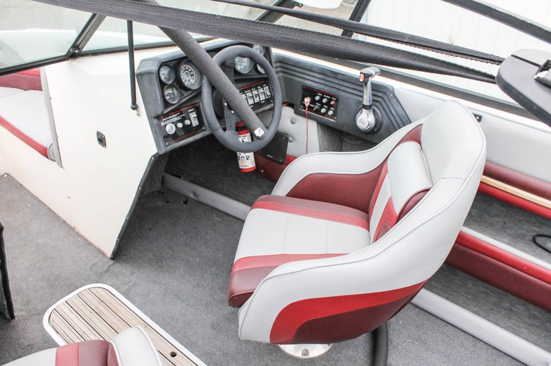 Stratos 2000-XLS Motorized Boat and Trailer