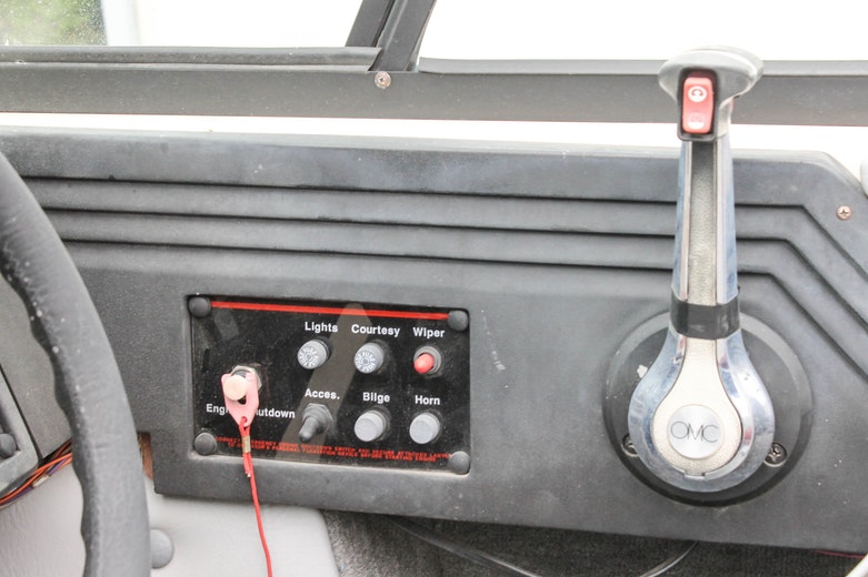 Stratos 2000-XLS Motorized Boat and Trailer