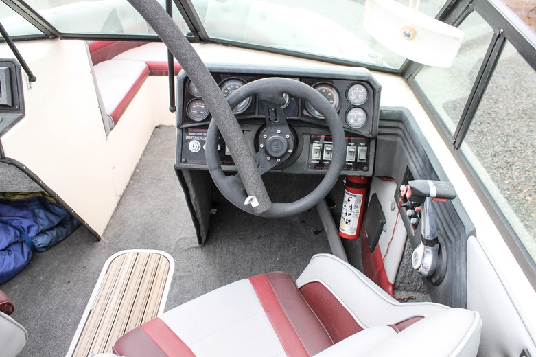 Stratos 2000-XLS Motorized Boat and Trailer