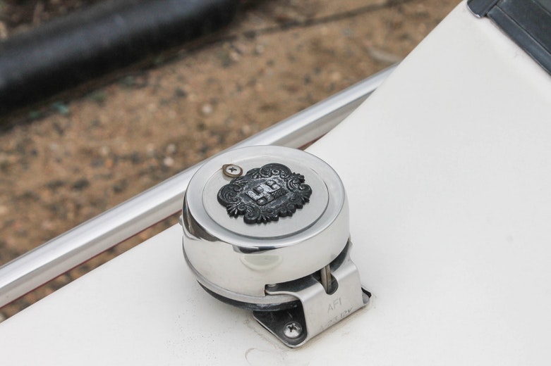 Stratos 2000-XLS Motorized Boat and Trailer