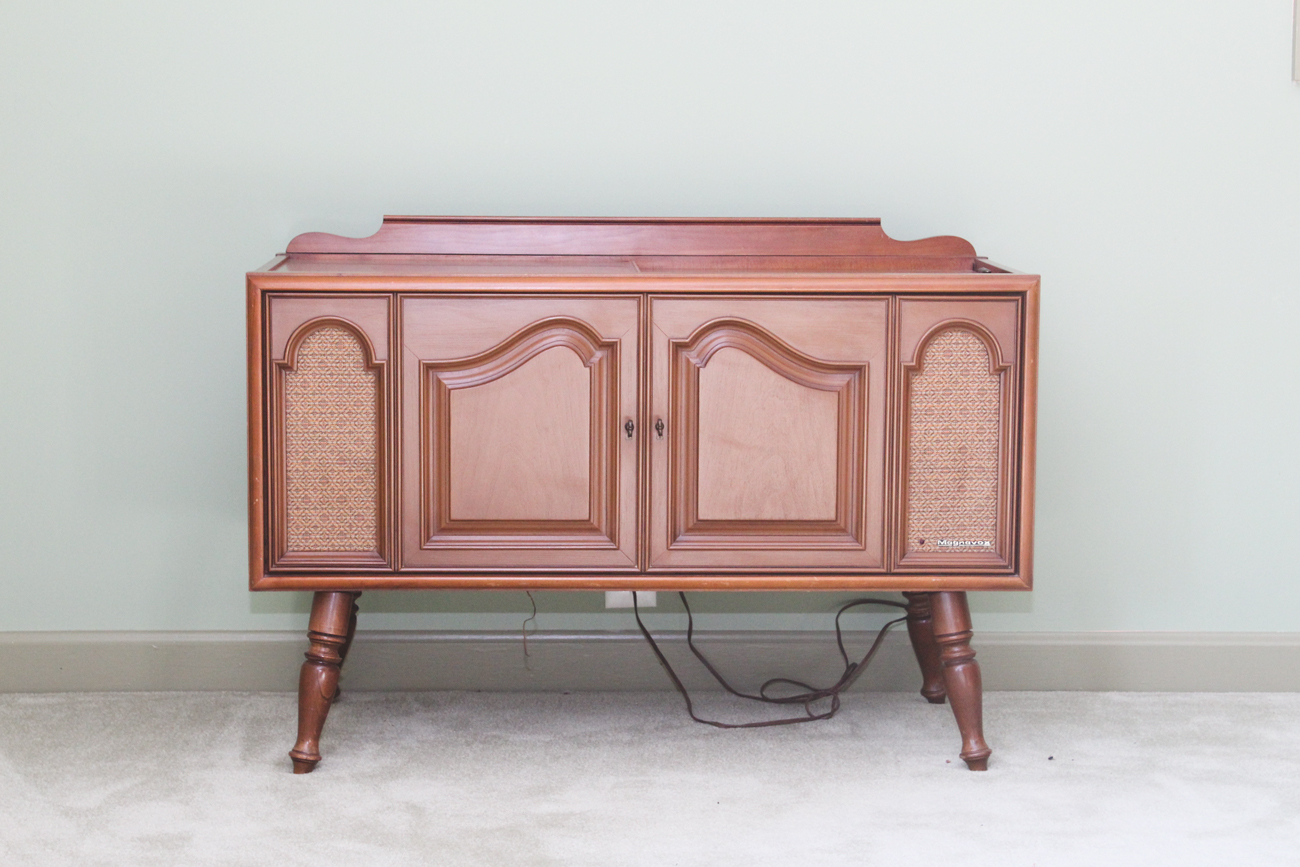 Vintage Magnavox Console Radio and Record Player