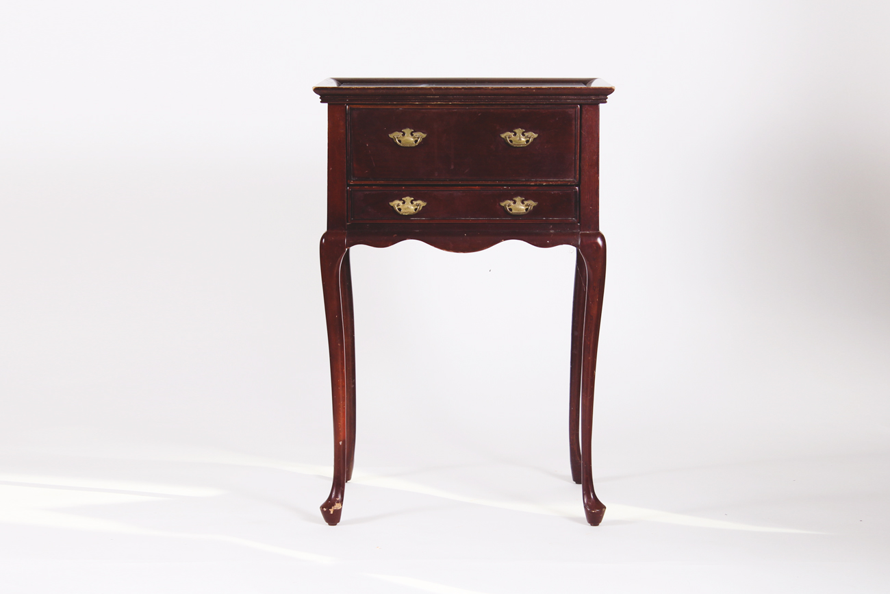Queen Anne Style Jewelry End Table