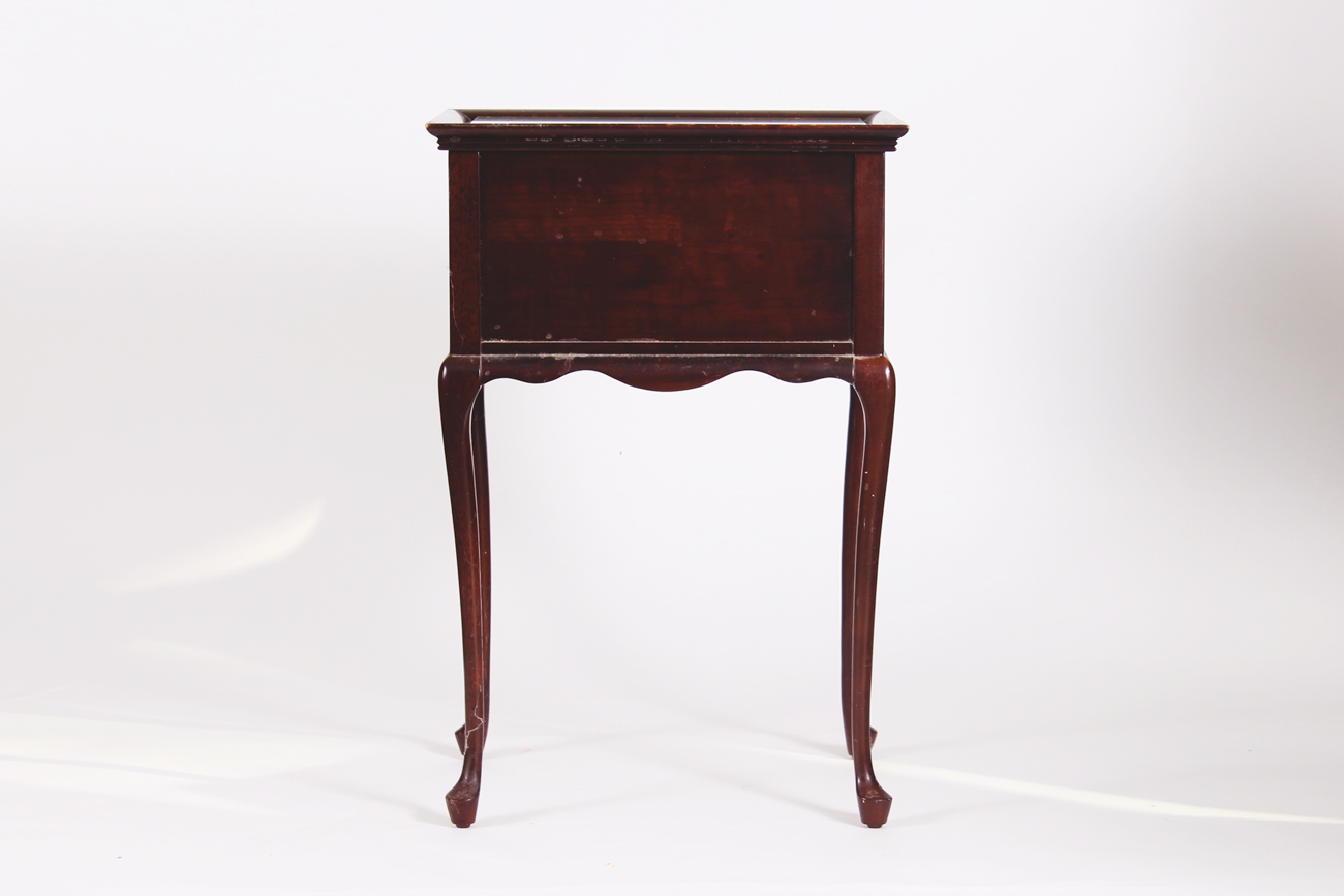 Queen Anne Style Jewelry End Table