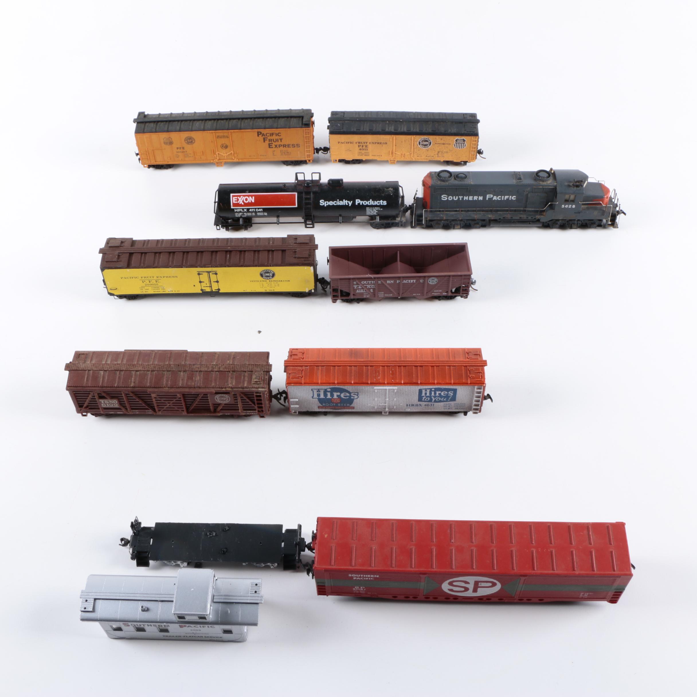 Assorted HO Scale Train Cars Including Varney