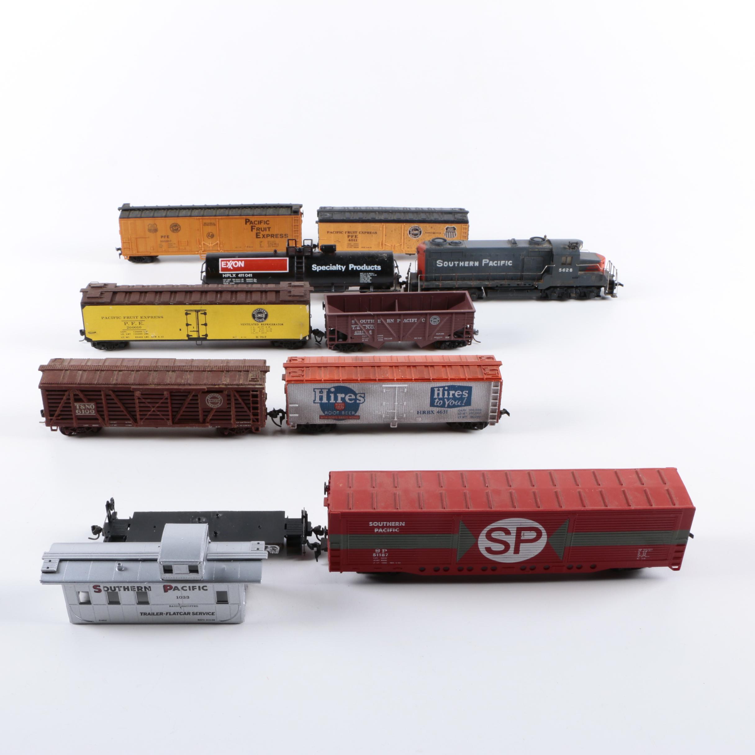 Assorted HO Scale Train Cars Including Varney