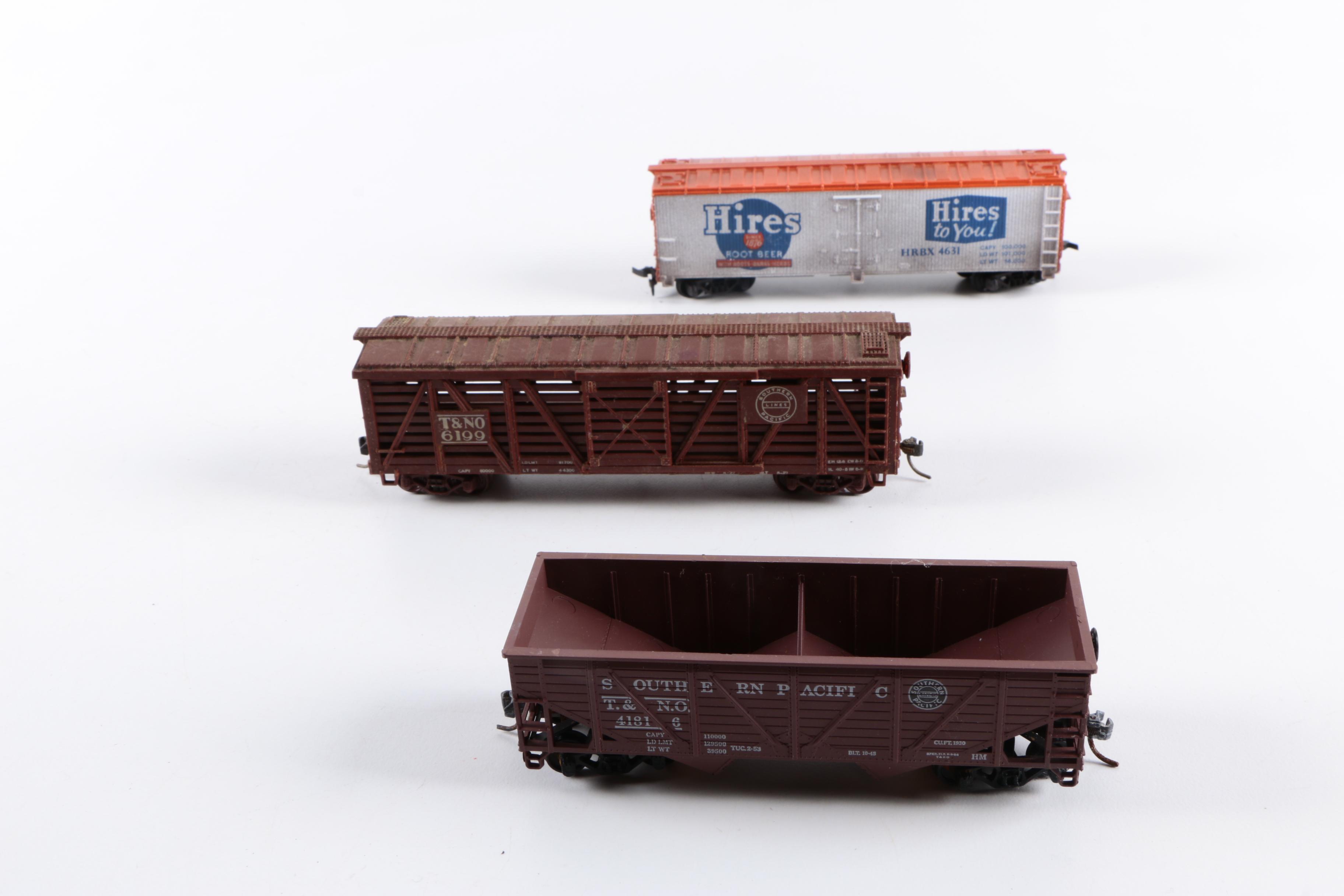 Assorted HO Scale Train Cars Including Varney
