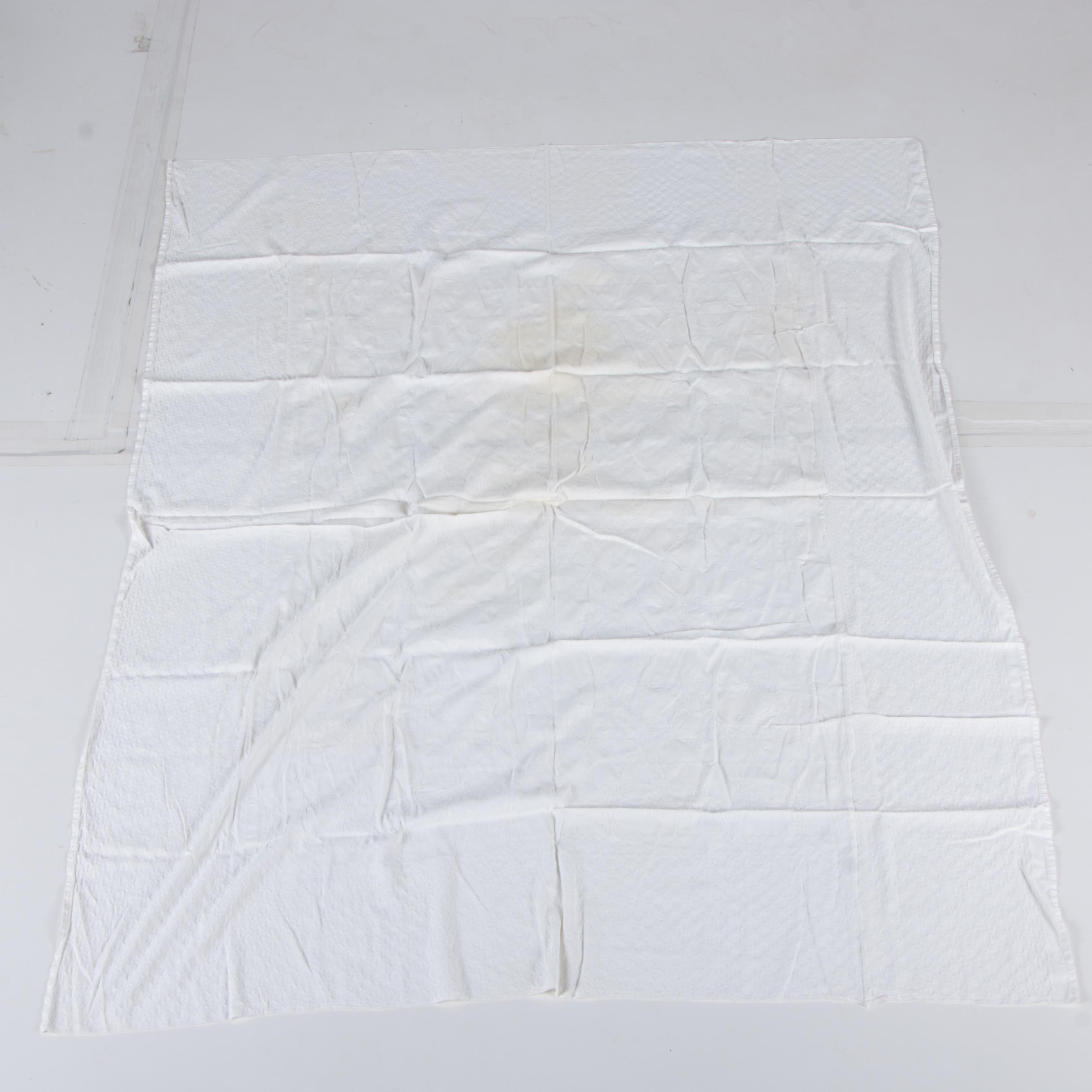 Jacquard and Damask Table Linens