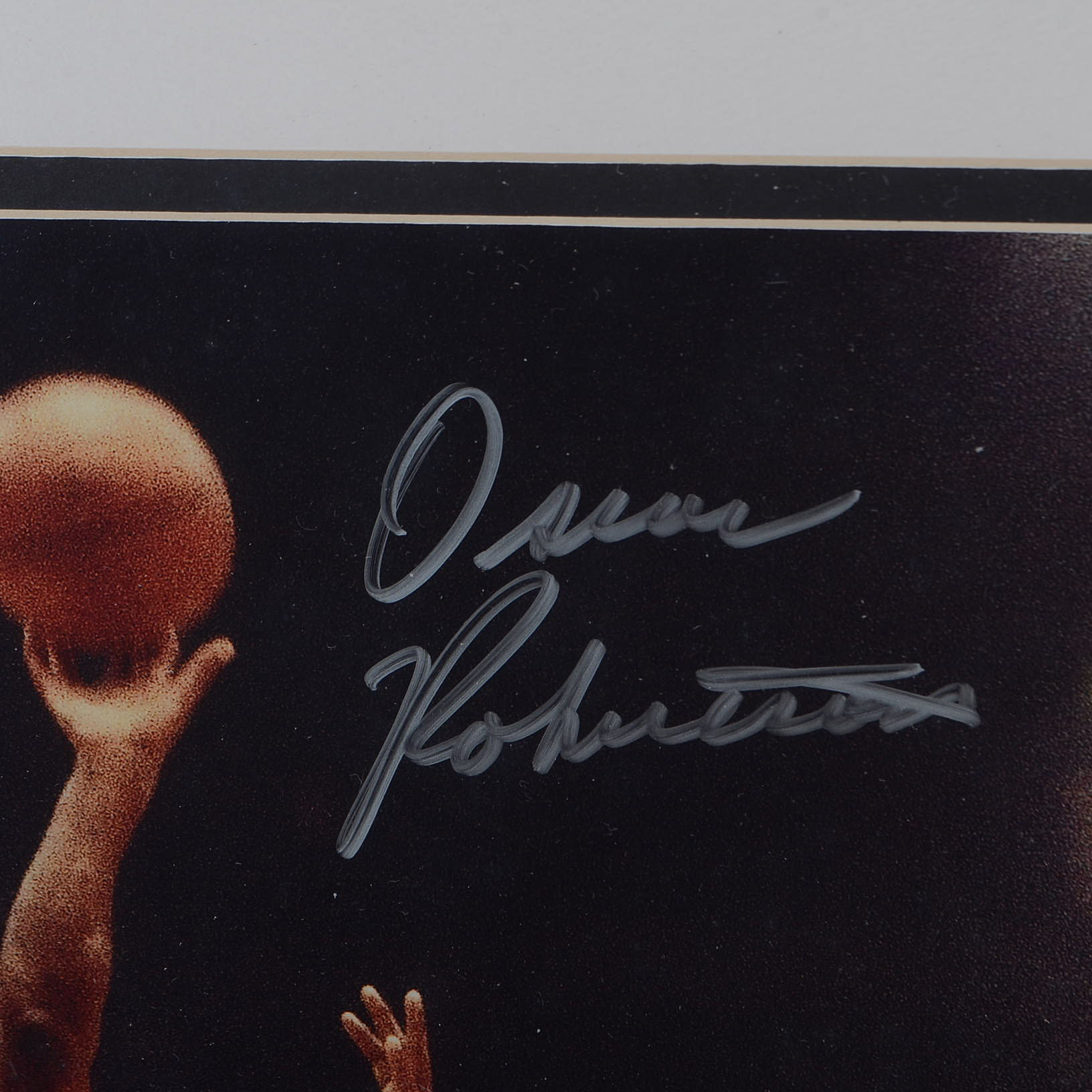 Oscar Robertson Signed Picture  COA