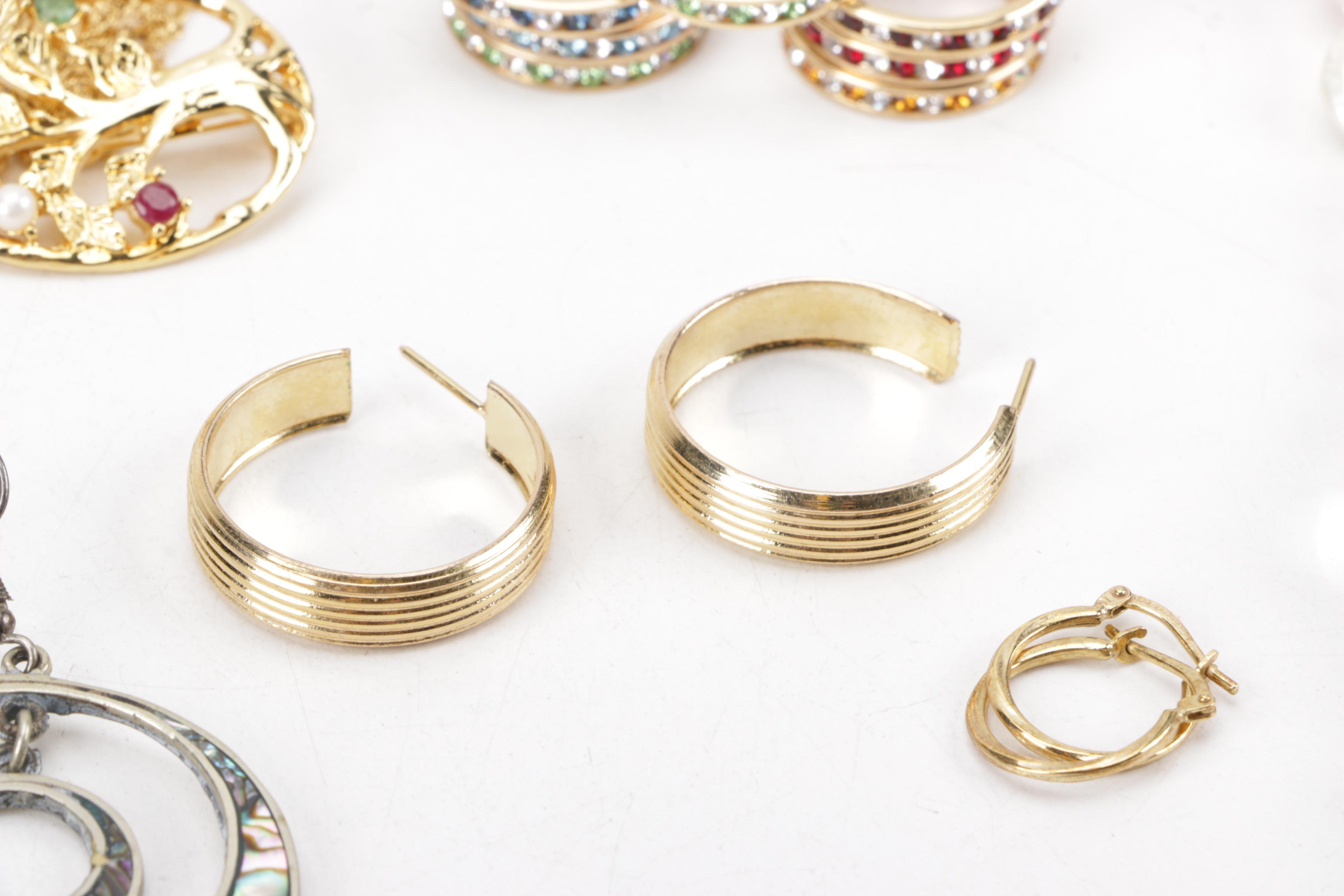 Vintage Cultured Pearl Necklace with Costume Jewelry Featuring Liz Claiborne