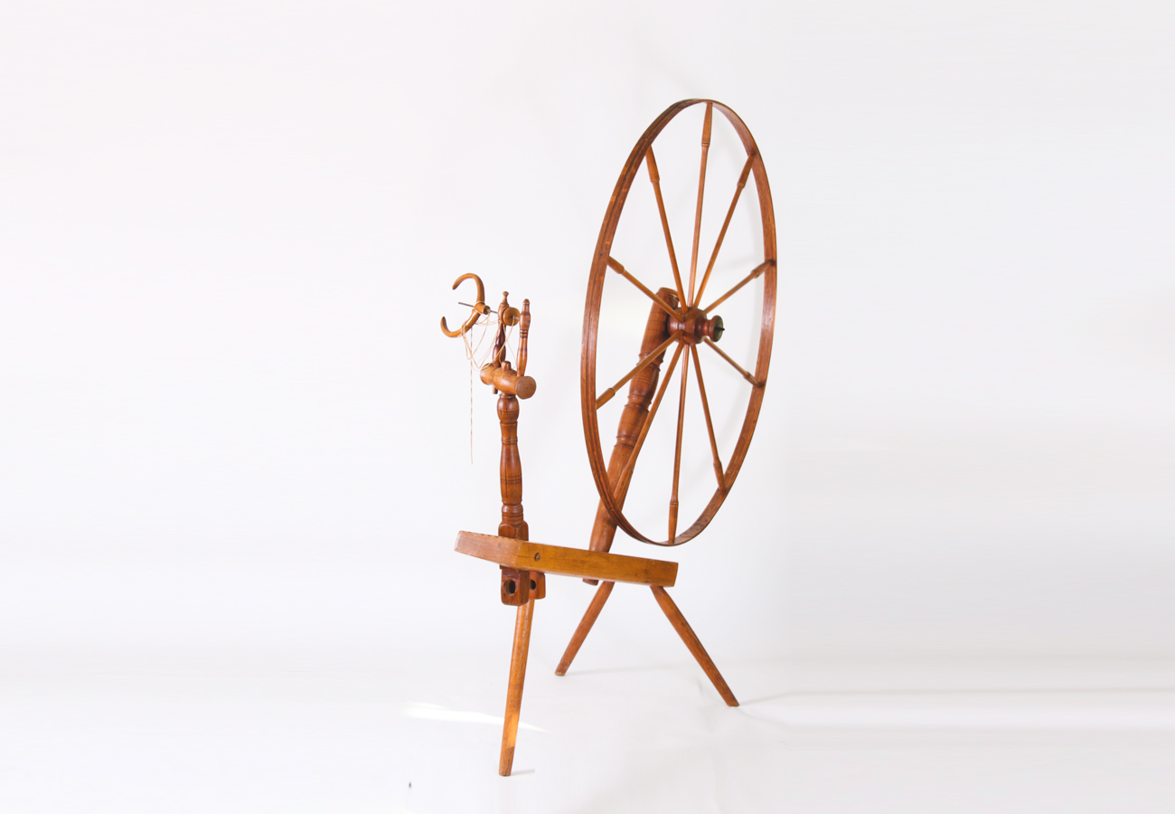 Vintage Walking Spinning Wheel