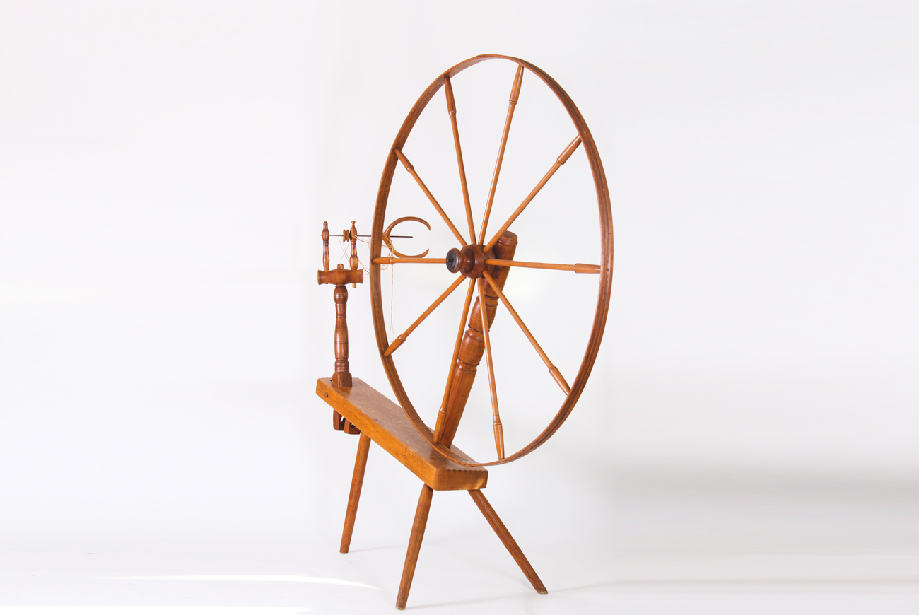 Vintage Walking Spinning Wheel