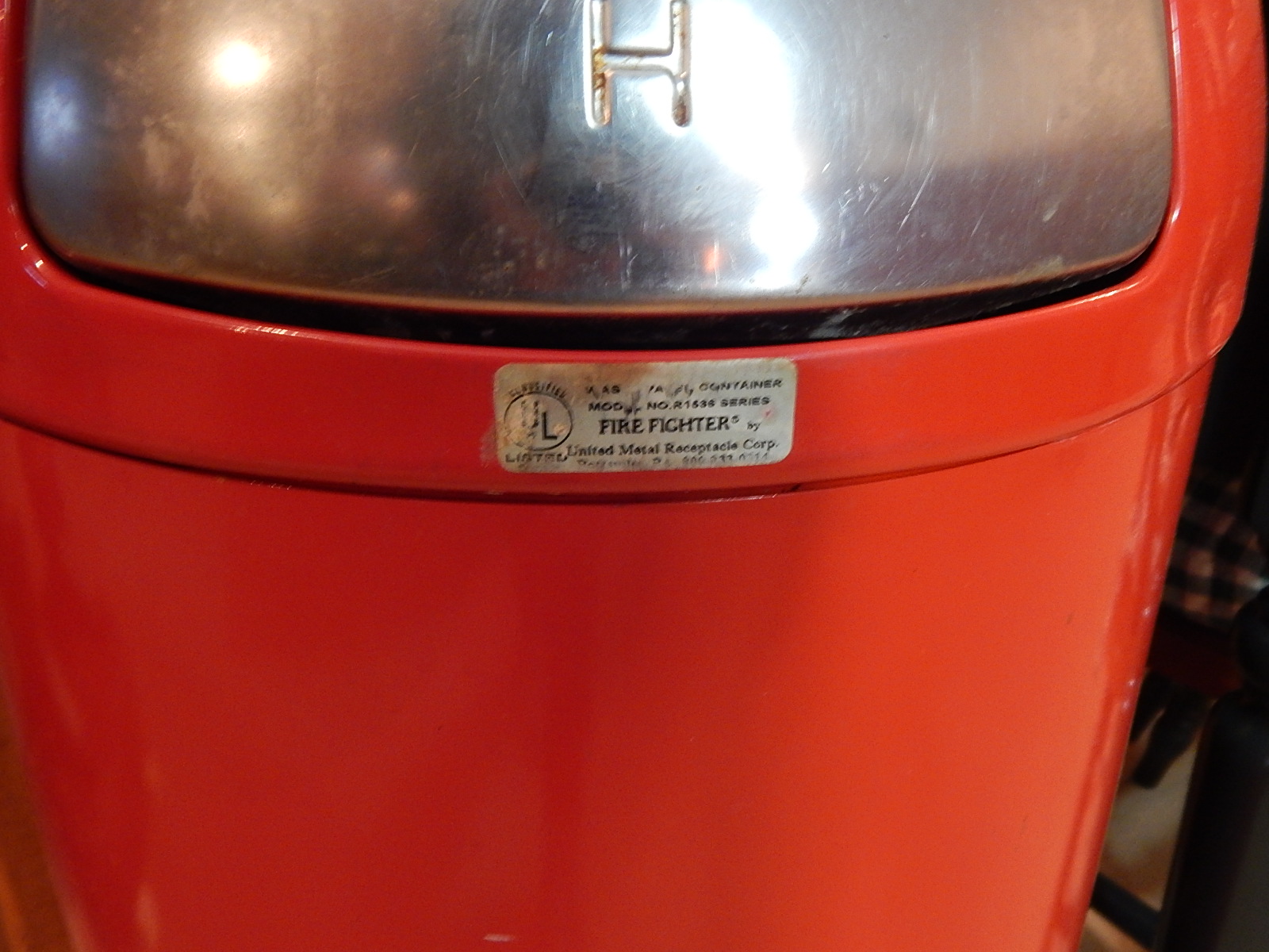 Red Metal Retro Trash Can