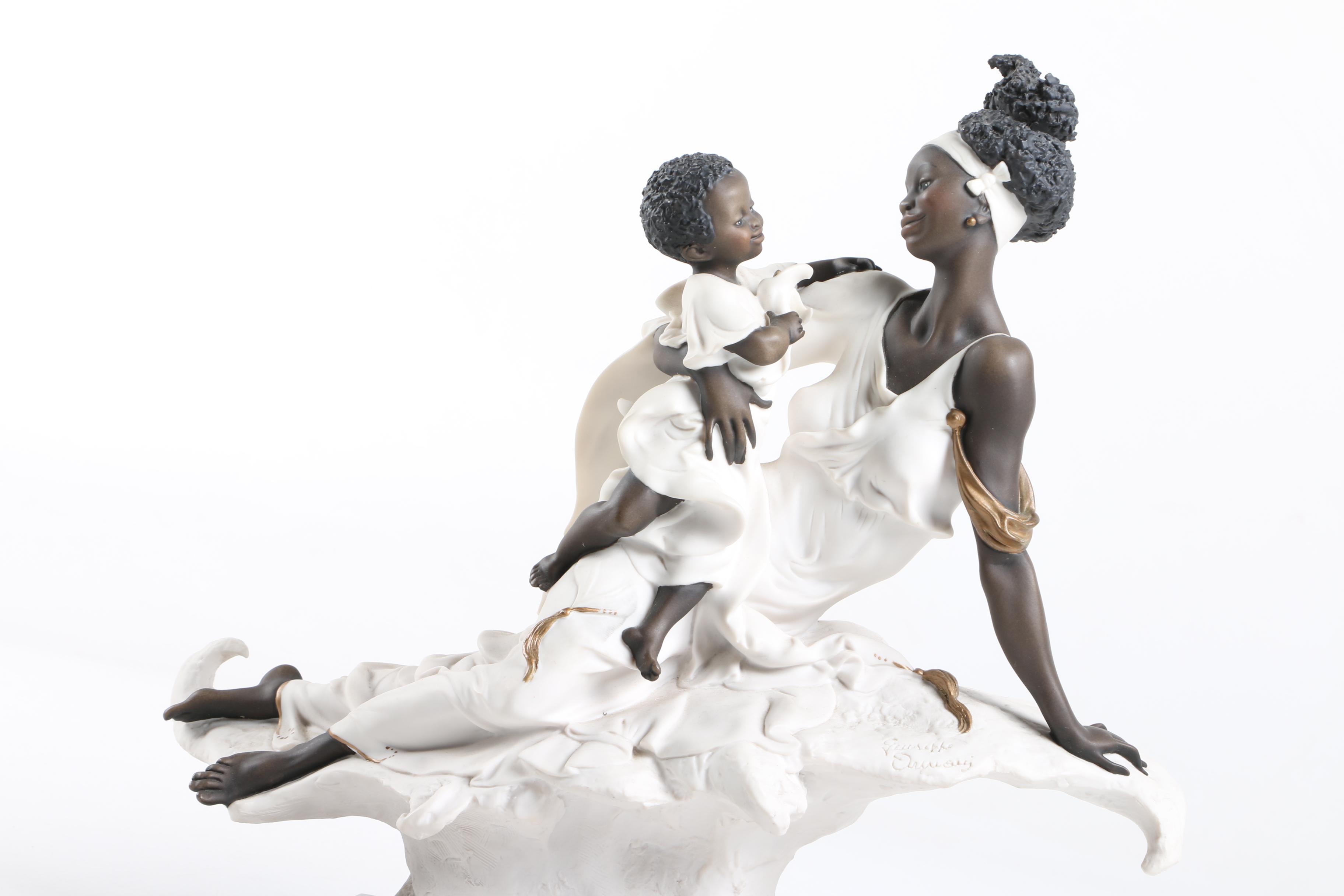 Giuseppe Armani Figurine of Mother and Child