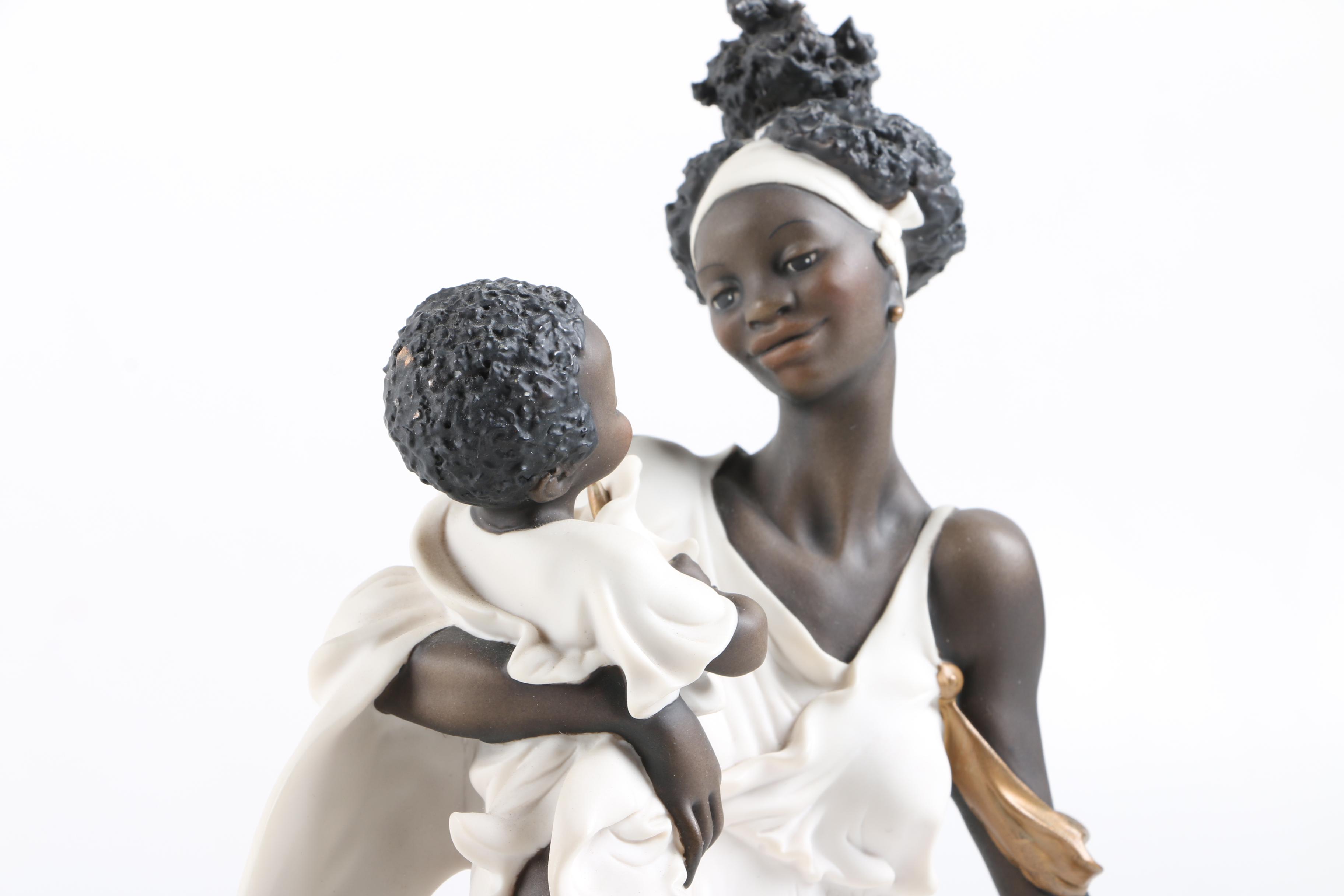 Giuseppe Armani Figurine of Mother and Child