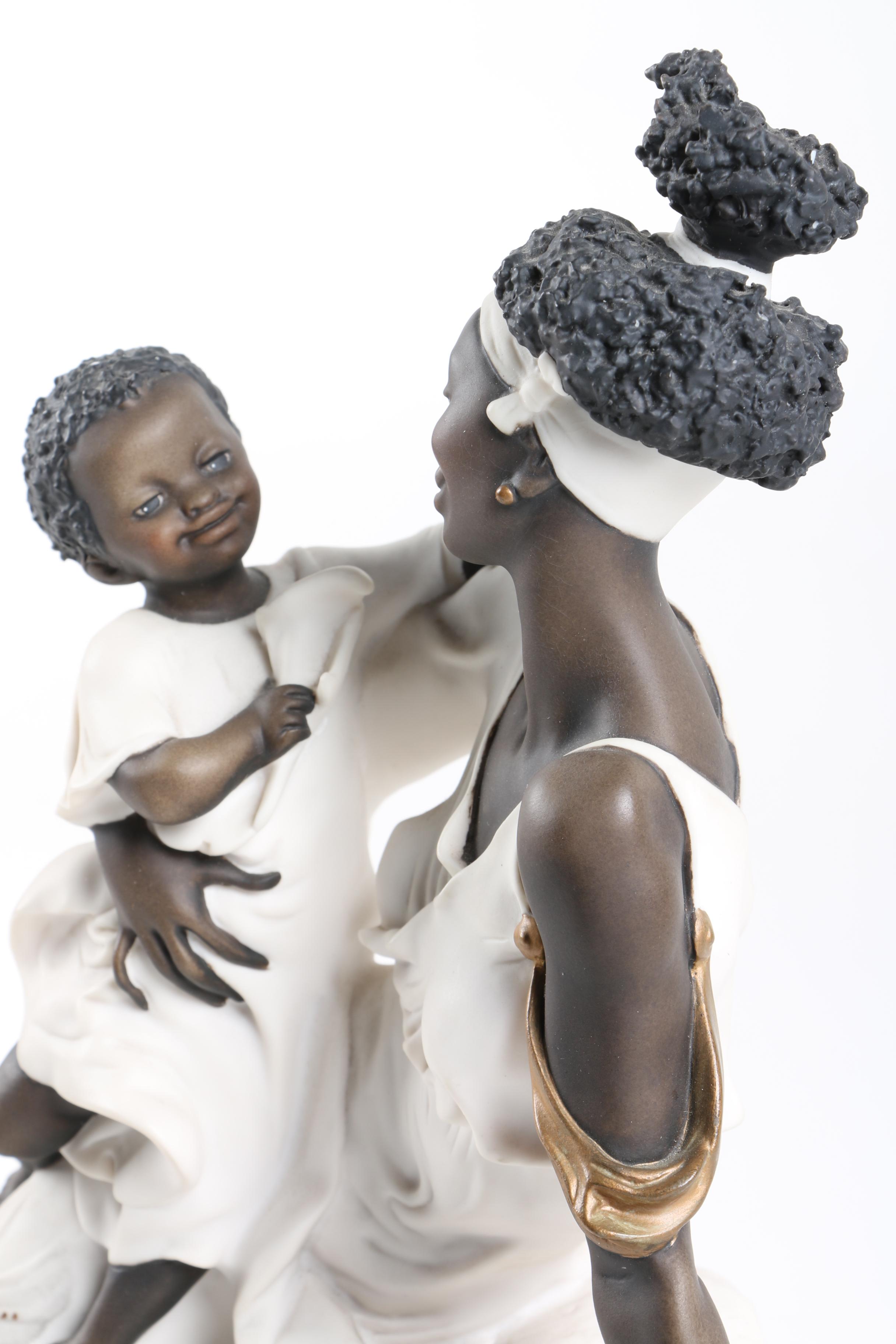 Giuseppe Armani Figurine of Mother and Child
