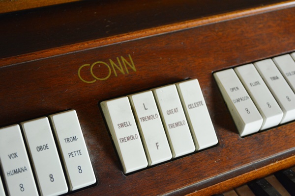 Conn Serenade Electronic Organ, Model 622 and Bench